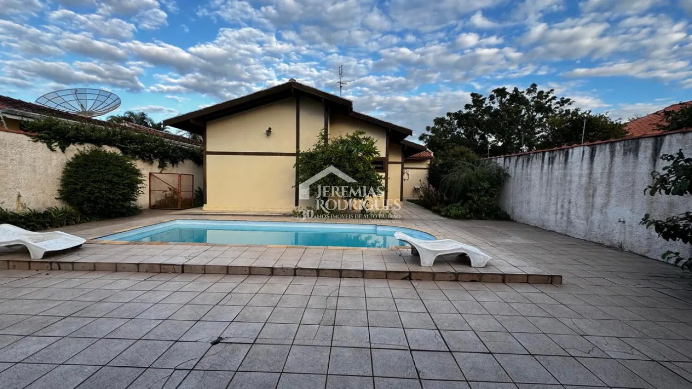 Casa à venda com 3 dormitórios no bairro Vila Rica em Pindamonhangaba/SP