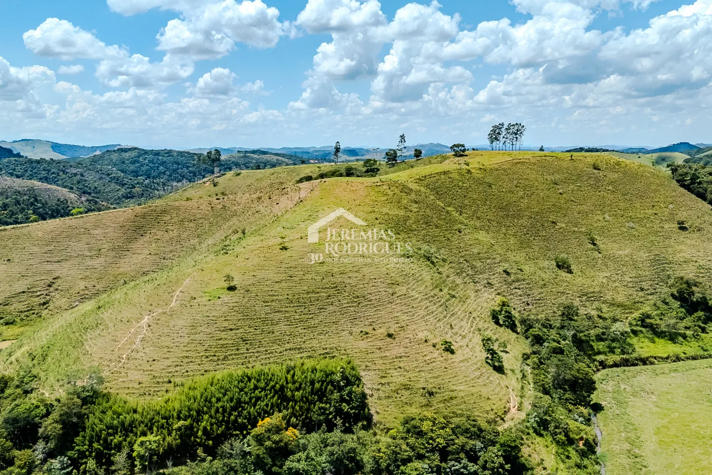 Fazenda à venda com 3.389.000,00 m² em Piraí/RJ.