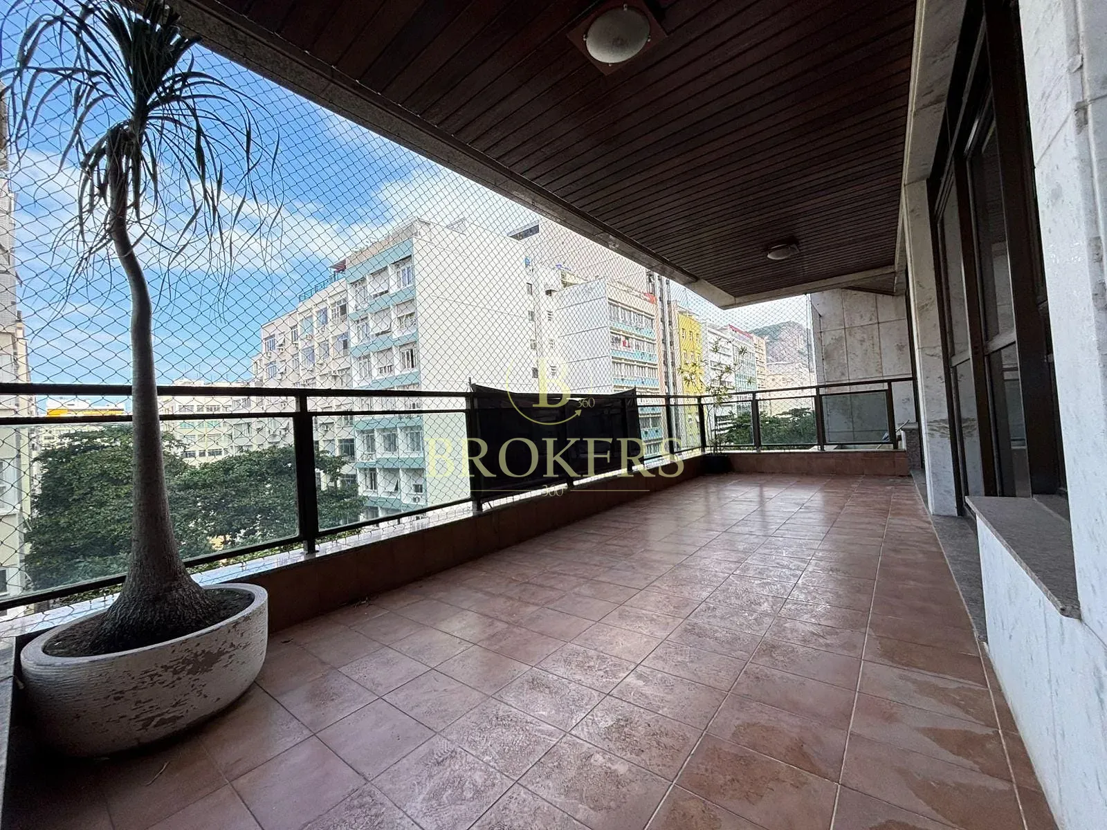 Apartamento a venda, Rua Cinco de Julho, Copacabana. Varanda, 3 quartos (2 suítes), 2 vagas, perto — foto 1