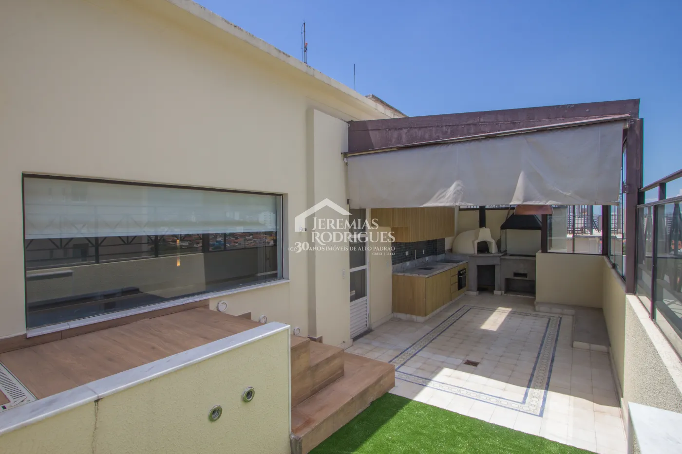 Apartamento à venda com 3 suítes, 274 m² no Edifício Milão em Taubaté/SP.