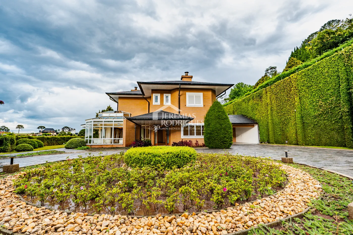 Casa com 4 suítes, 670 m² - Alto do Capivari - Campos do Jordão/SP.