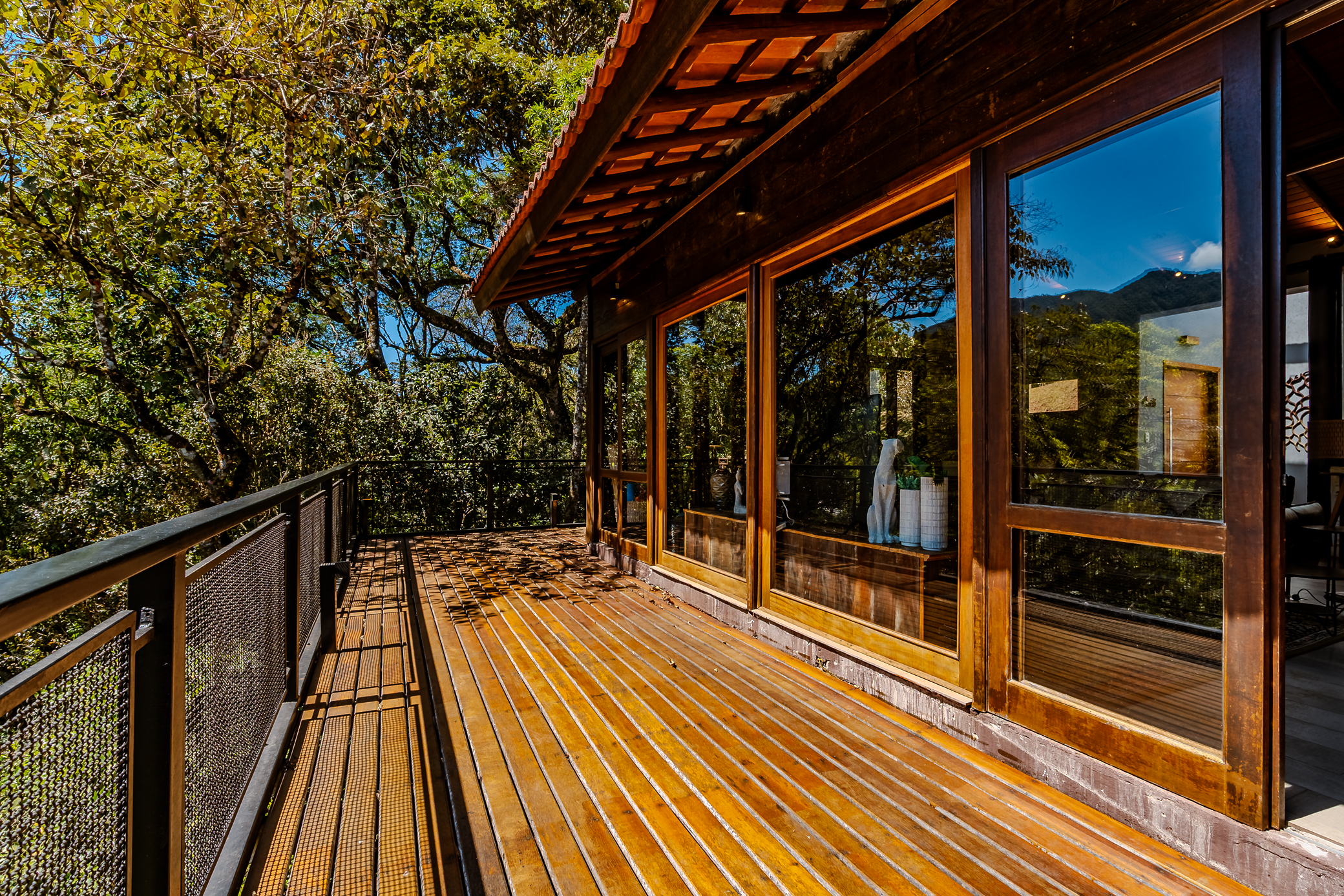 Casa à venda com 3 suítes no Condomínio Portal da Mantiqueira em Santo Antônio do Pinhal/SP.