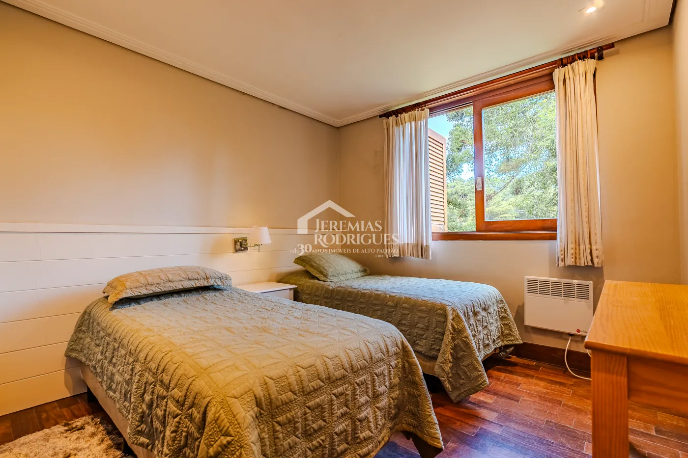 Casa para venda com 5 suítes no Condomínio Villandry em Campos do Jordão/SP