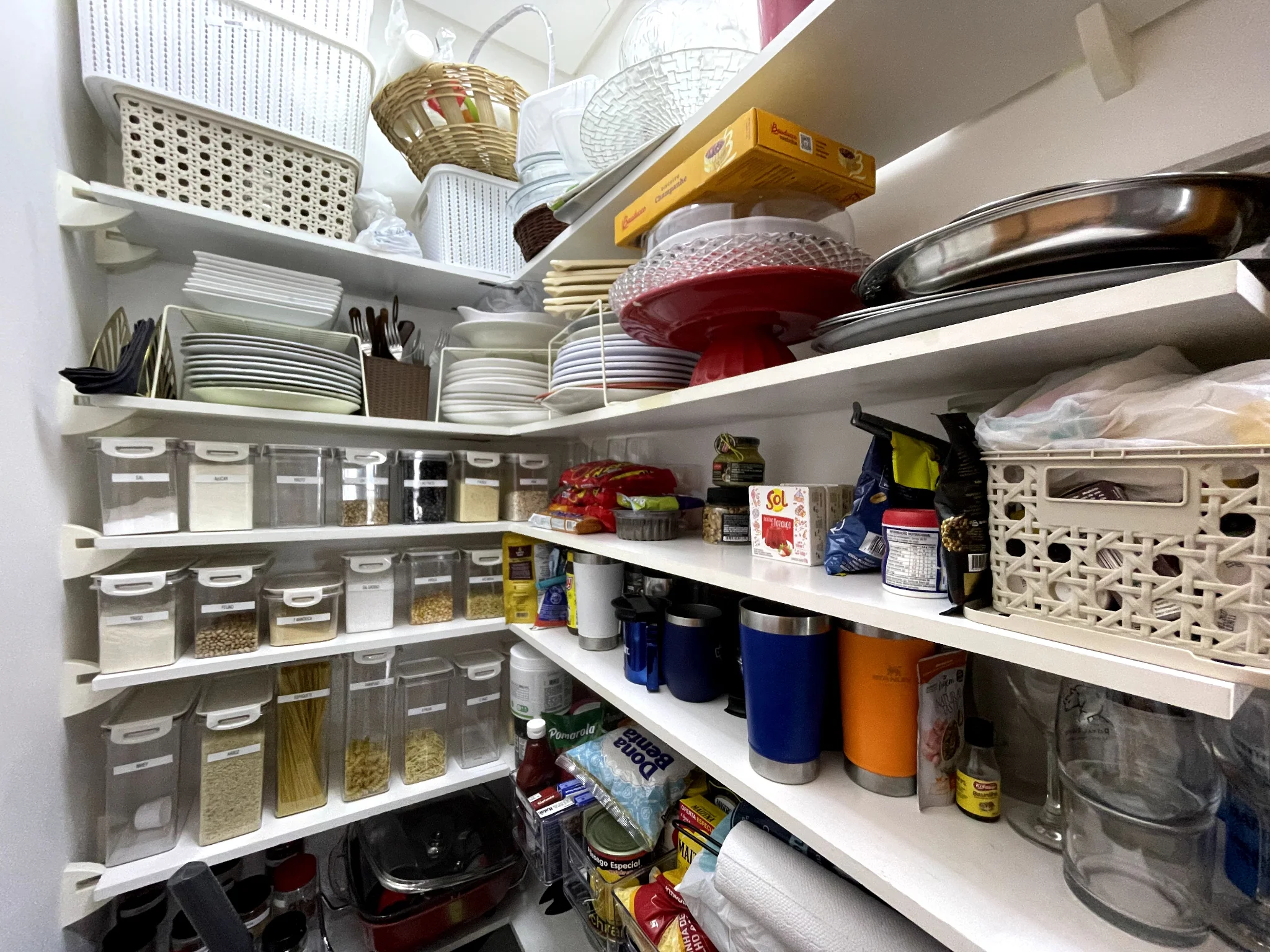 Apartamento à venda com 3 suítes no Condomínio Renaissance em Taubaté/SP. 