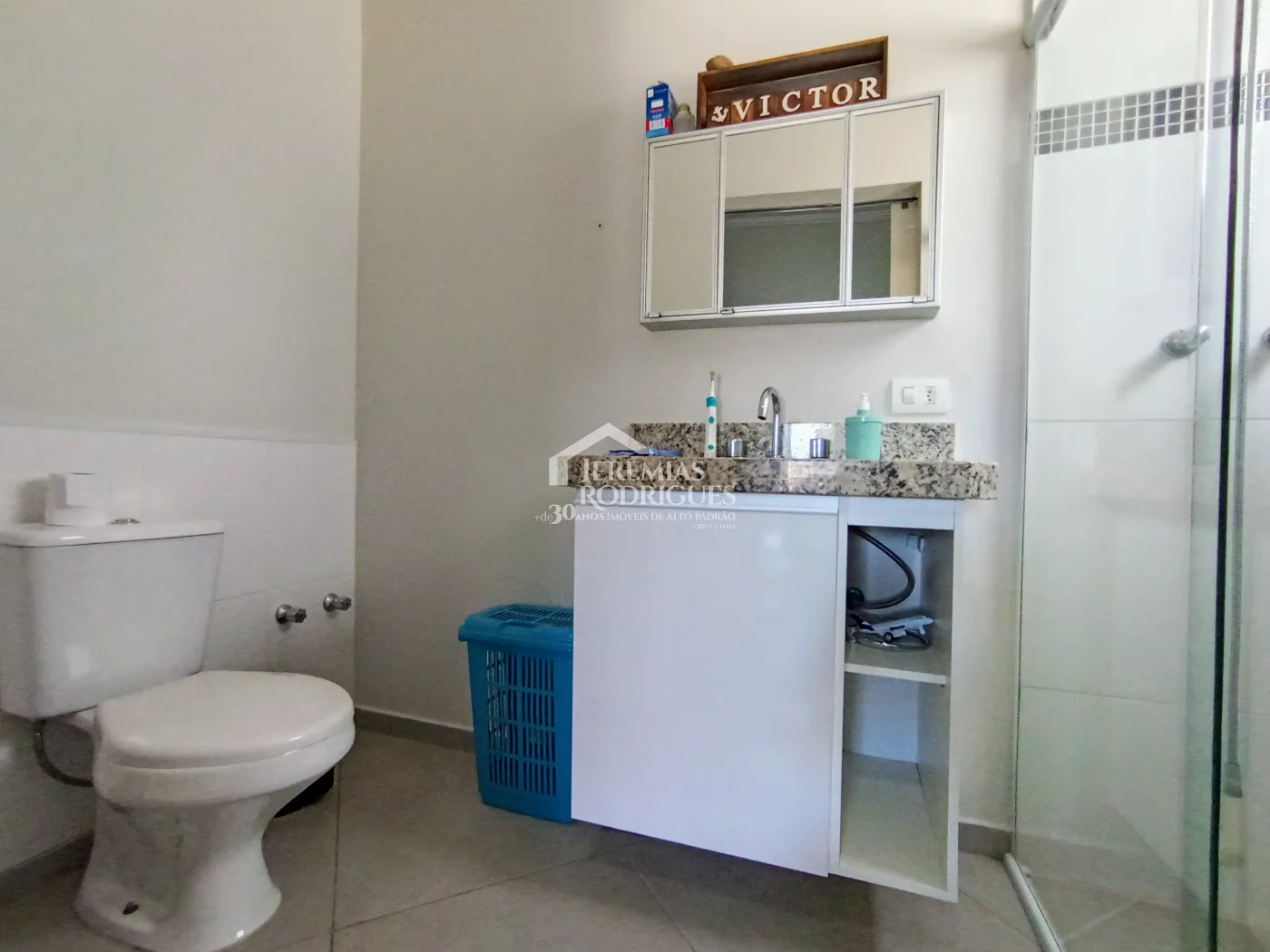 Casa à venda com 3 suítes no Condomínio Reserva dos Lagos em Pindamonhangaba/SP.