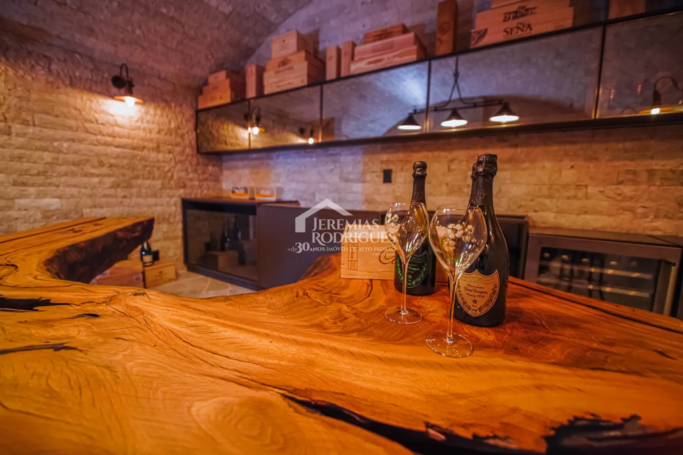 Mansão à venda com 11 suítes no Condomínio Gran Ville em Campos do Jordão/SP.