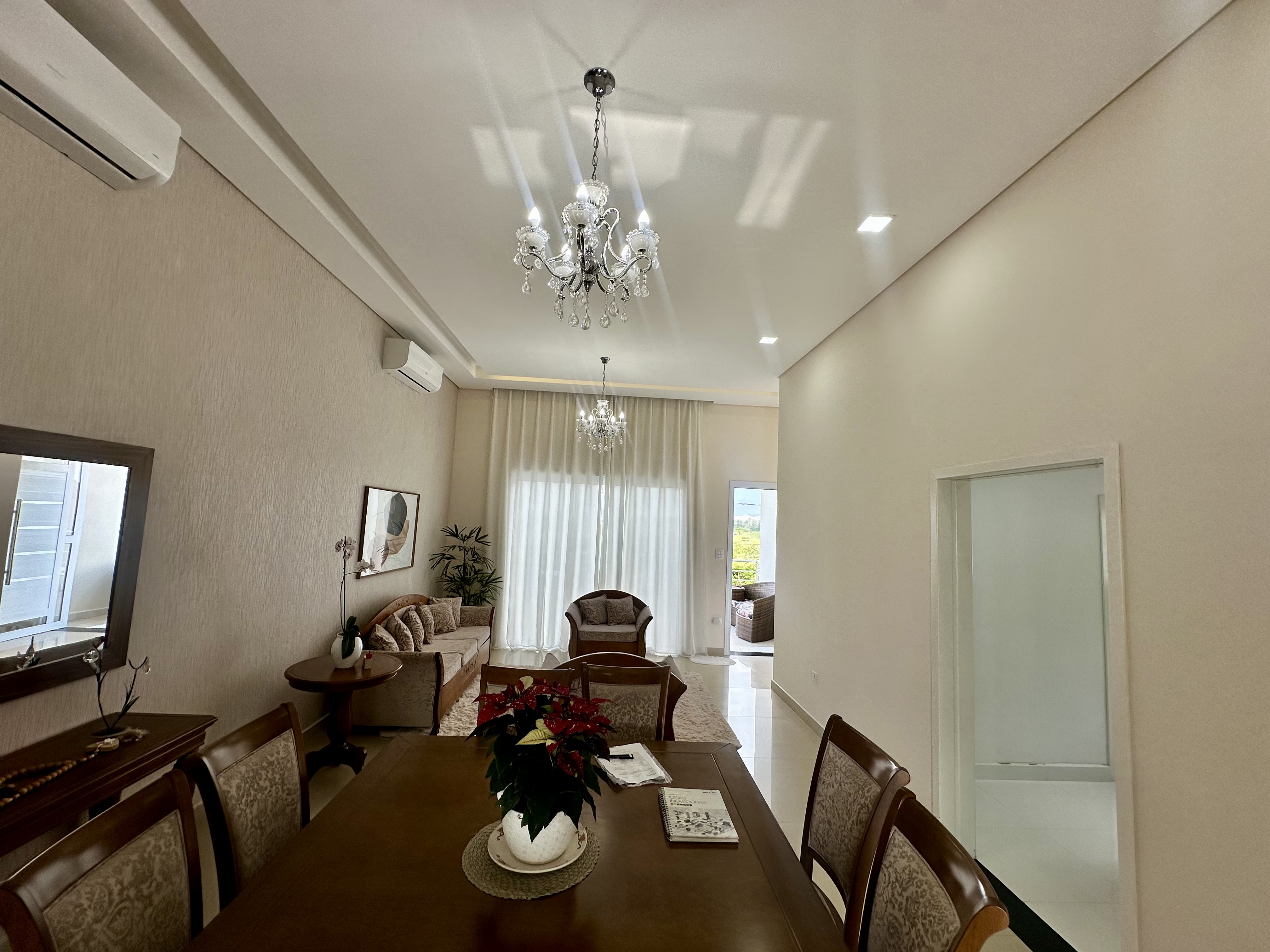 Casa para venda e locação com 3 suítes no Condomínio Reserva dos Lagos em Pindamonhangaba/SP.