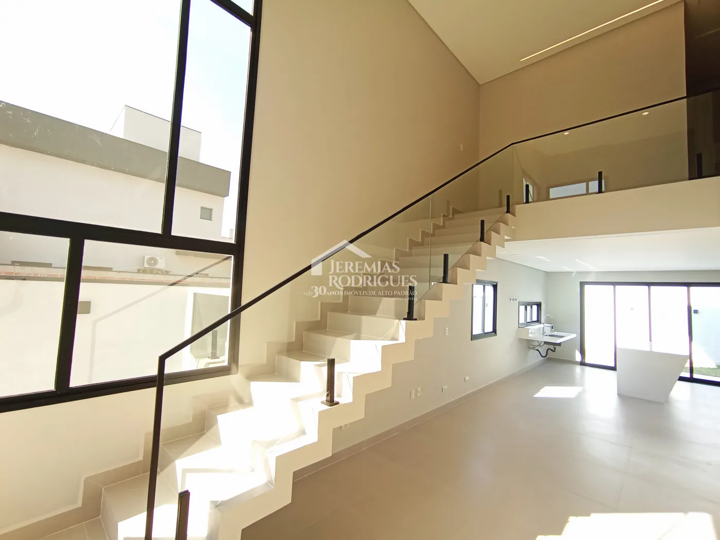 Casa à venda com 3 dormitórios no Condomínio Malibu em Caçapava/SP.