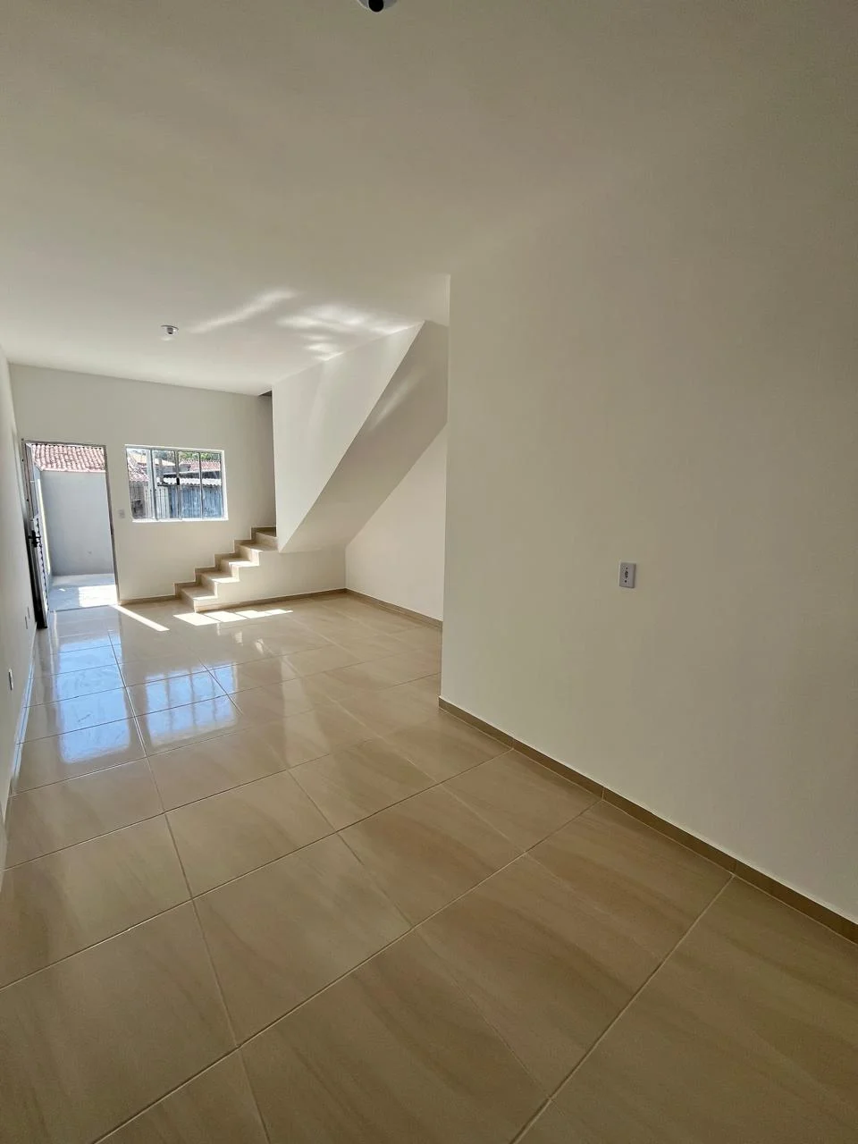 Sobrado novo à venda no Cidade Jardim, Pindamonhangaba – 2 quartos, 65m²