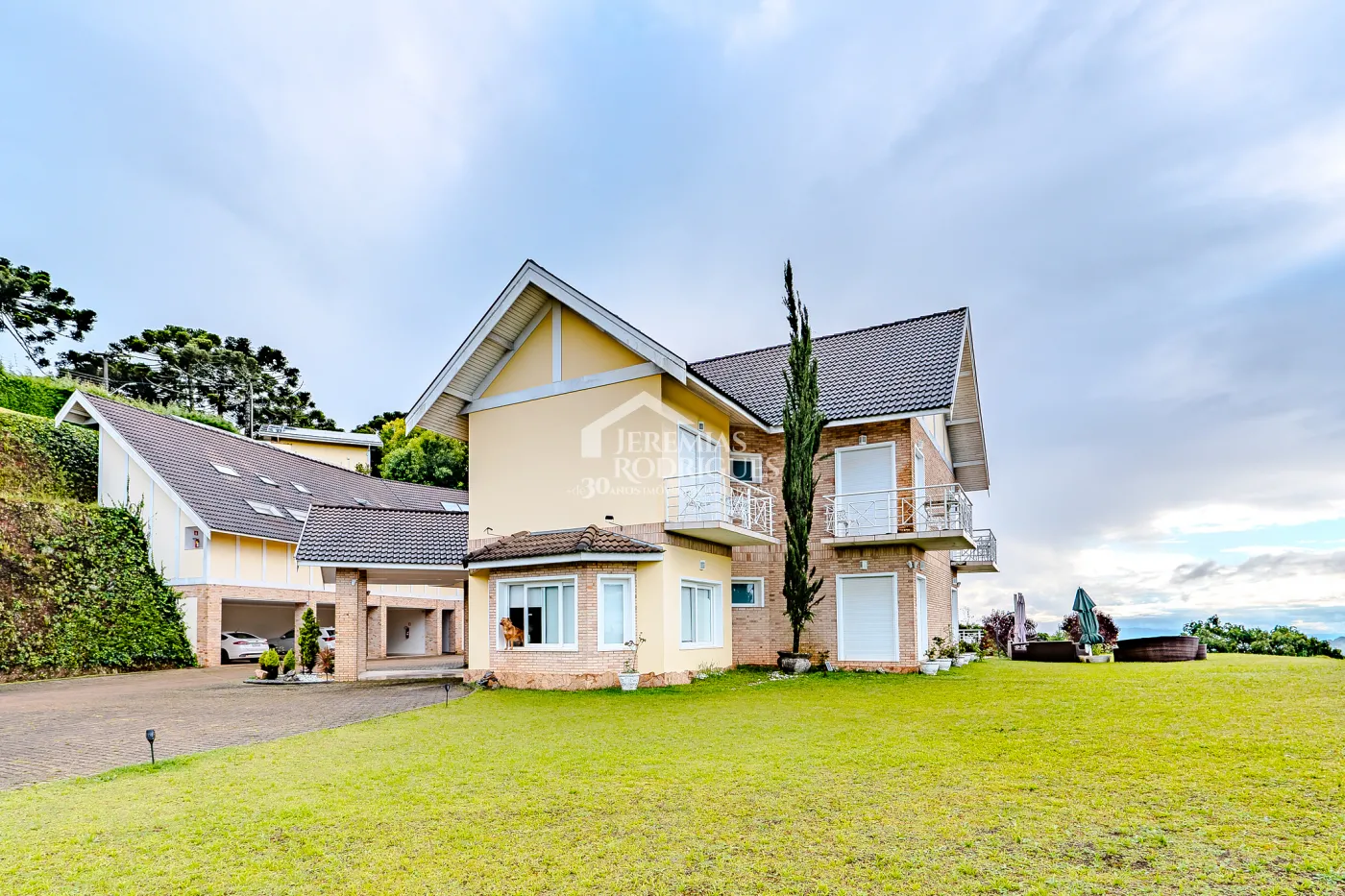 Casa à venda no Parque Pedra do Baú em Campos do Jordão/SP.