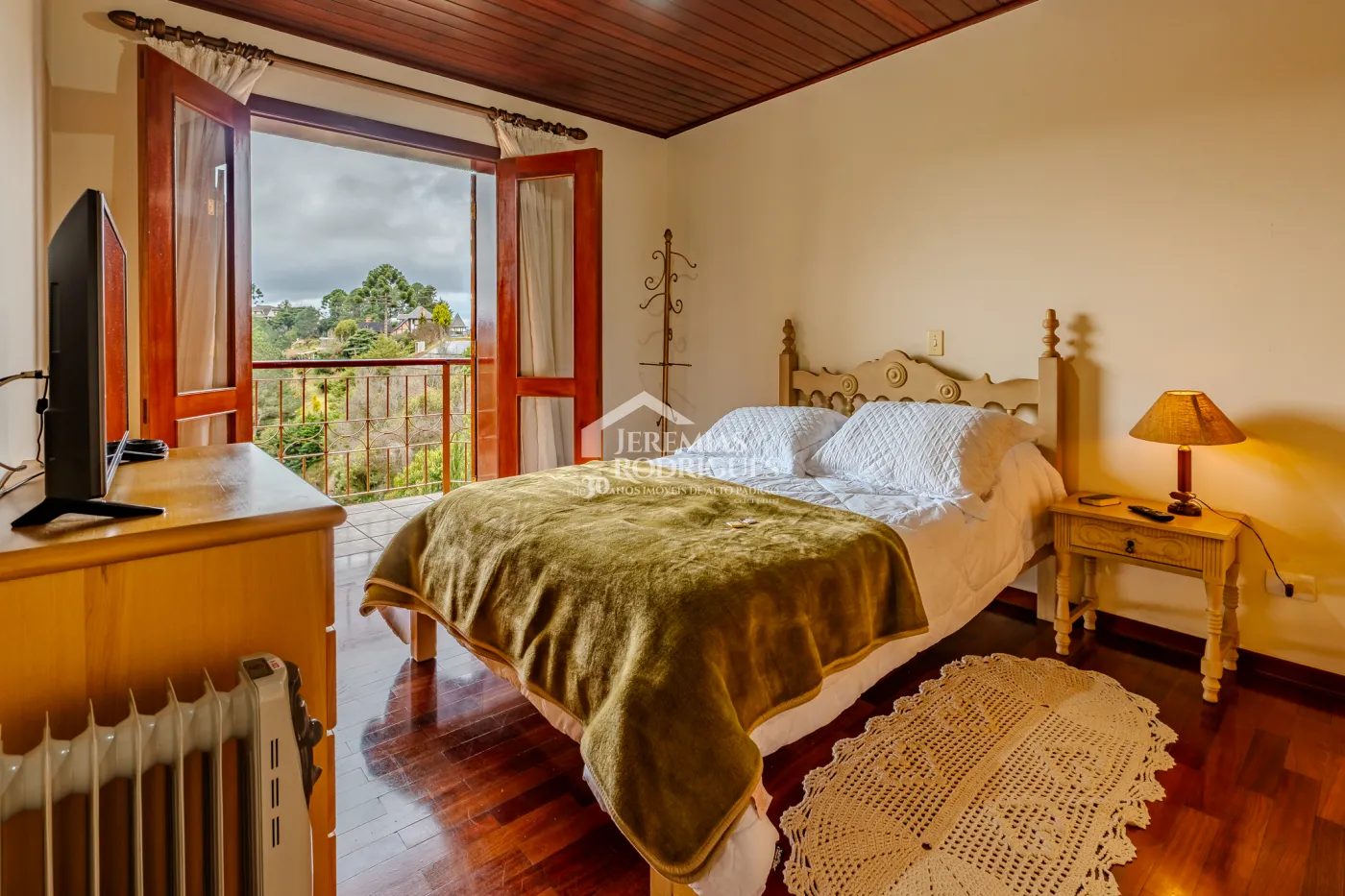 Apartamento à venda com 4 dormitórios, 295 m² no Edifício Solar Bela Vista em Campos do Jordão/SP