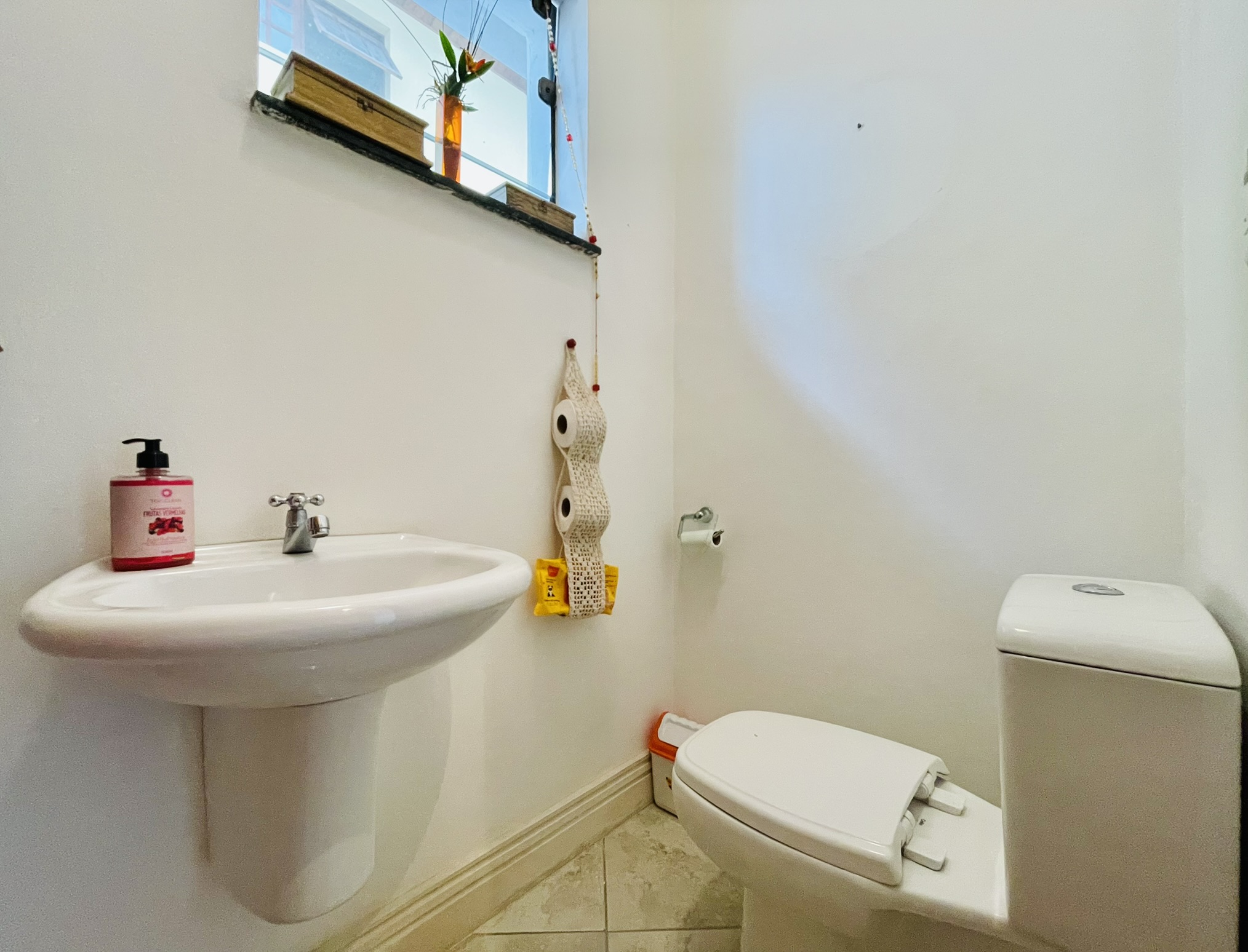 Casa à venda com 4 dormitórios no Condomínio Jardim das Hortênsias em Taubaté/SP.