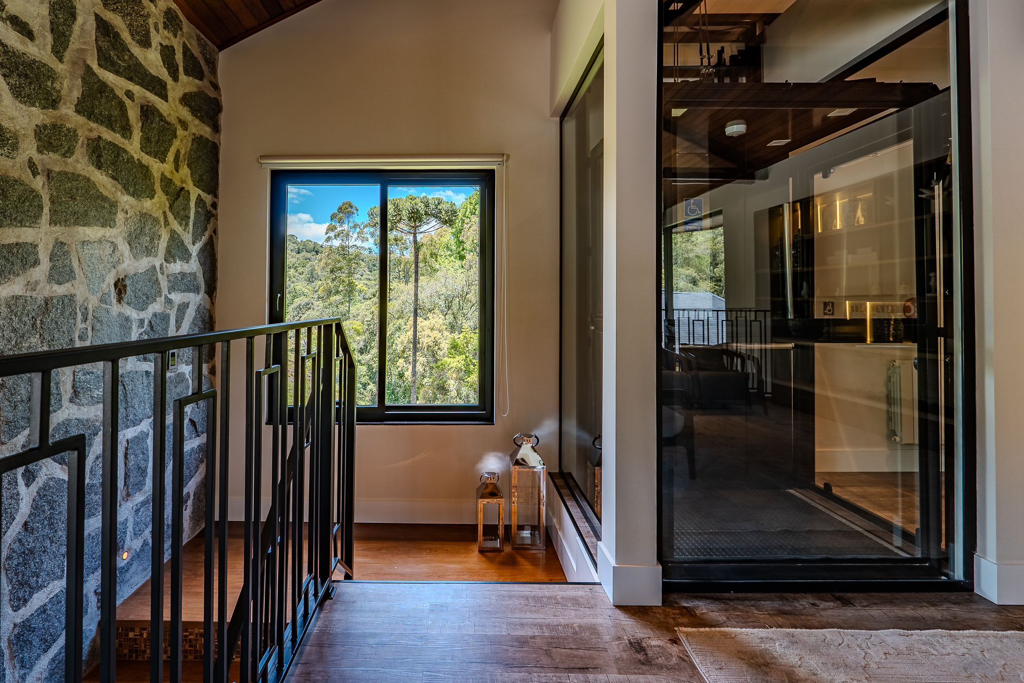 Mansão à venda com 5 suítes no Condomínio Reserva Figueiredo em Campos do Jordão/SP. 