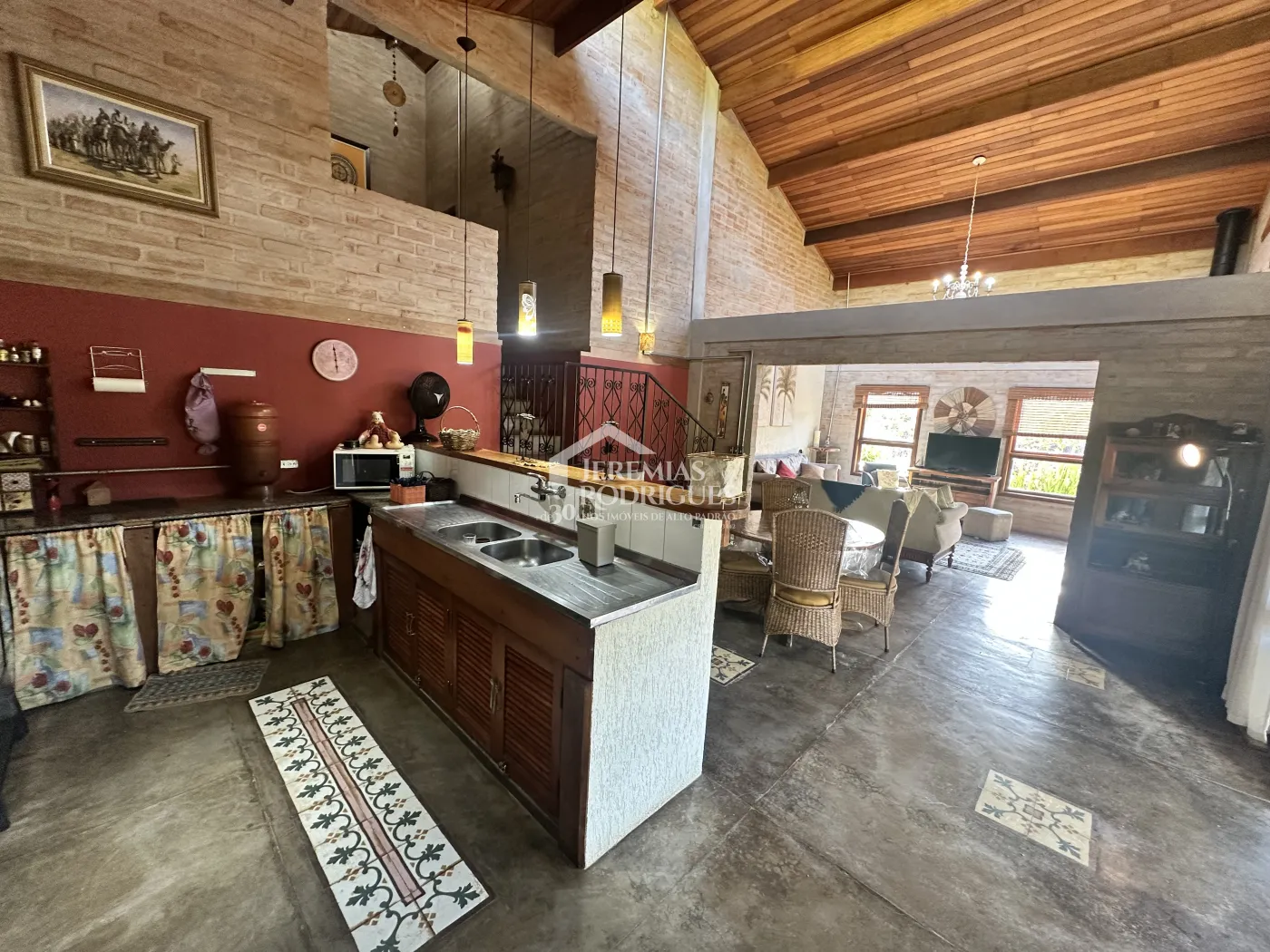 Casa à venda com 3 suítes no Centro em Santo Antônio do Pinhal/SP