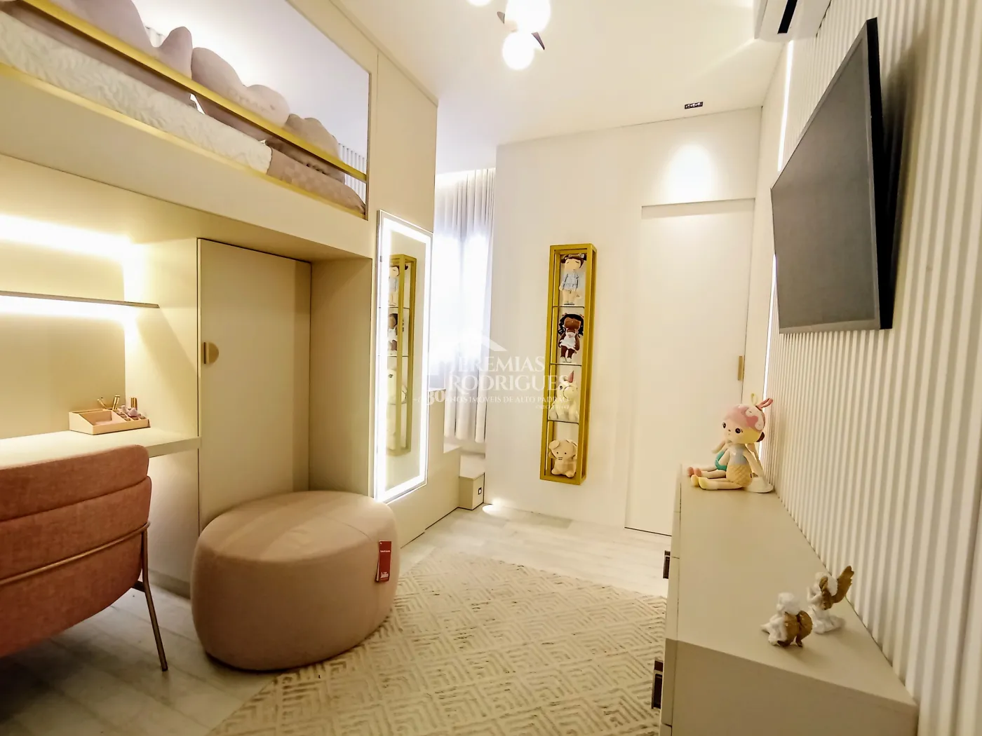 Apartamento à venda com 3 dormitórios, 117 m² no Condomínio Tríade Century Plaza em Taubaté/SP.