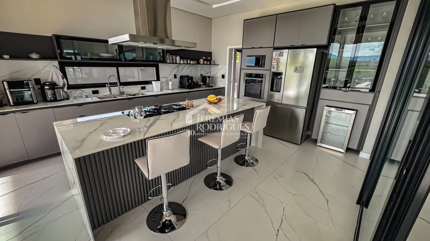 Casa com 3 suítes, 611 m² - Condomínio Village da Serra - Tremembé/SP