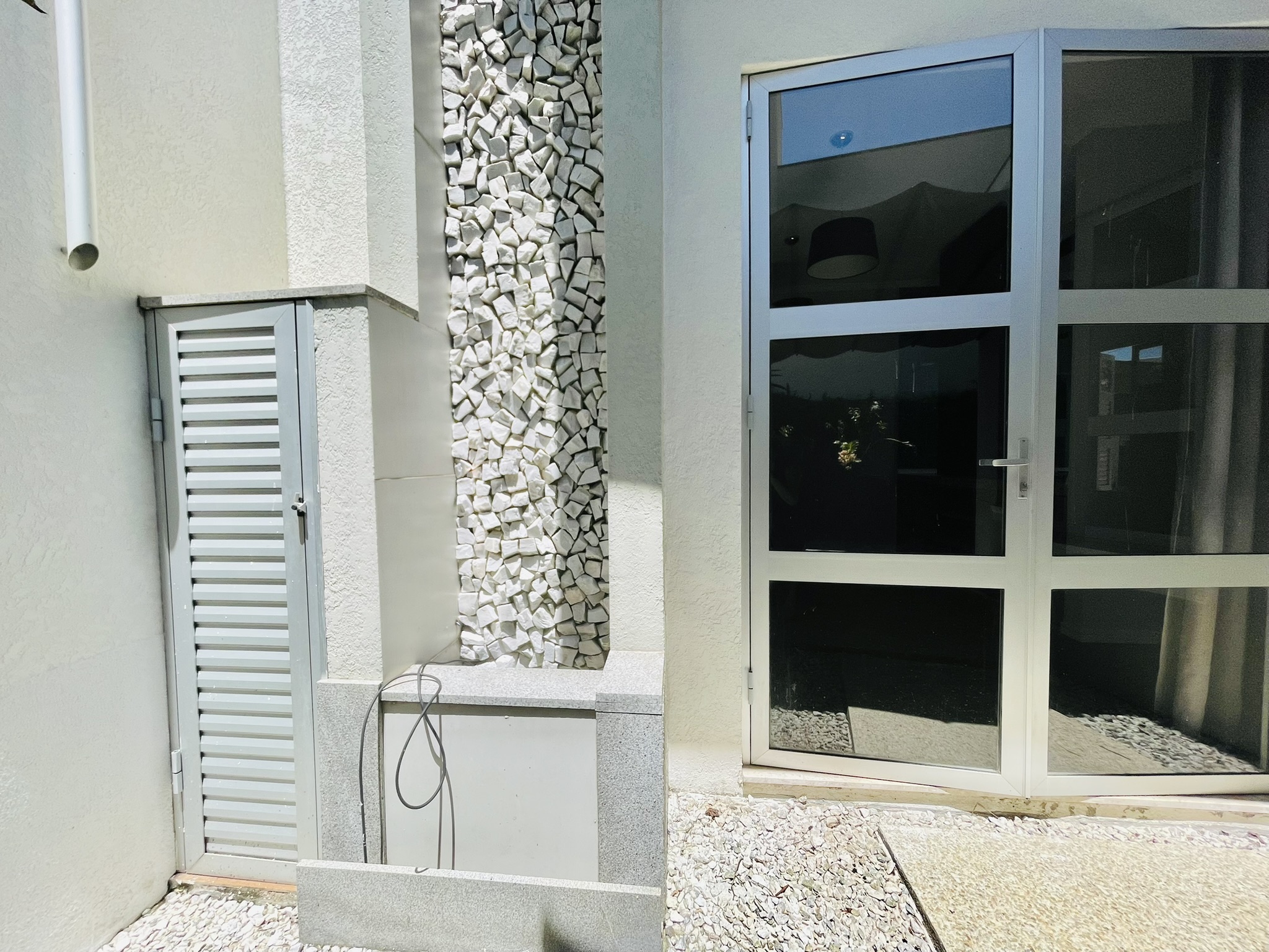 Casa à venda com 3 suítes no Condomínio Campos do Conde II em Tremembé/SP.