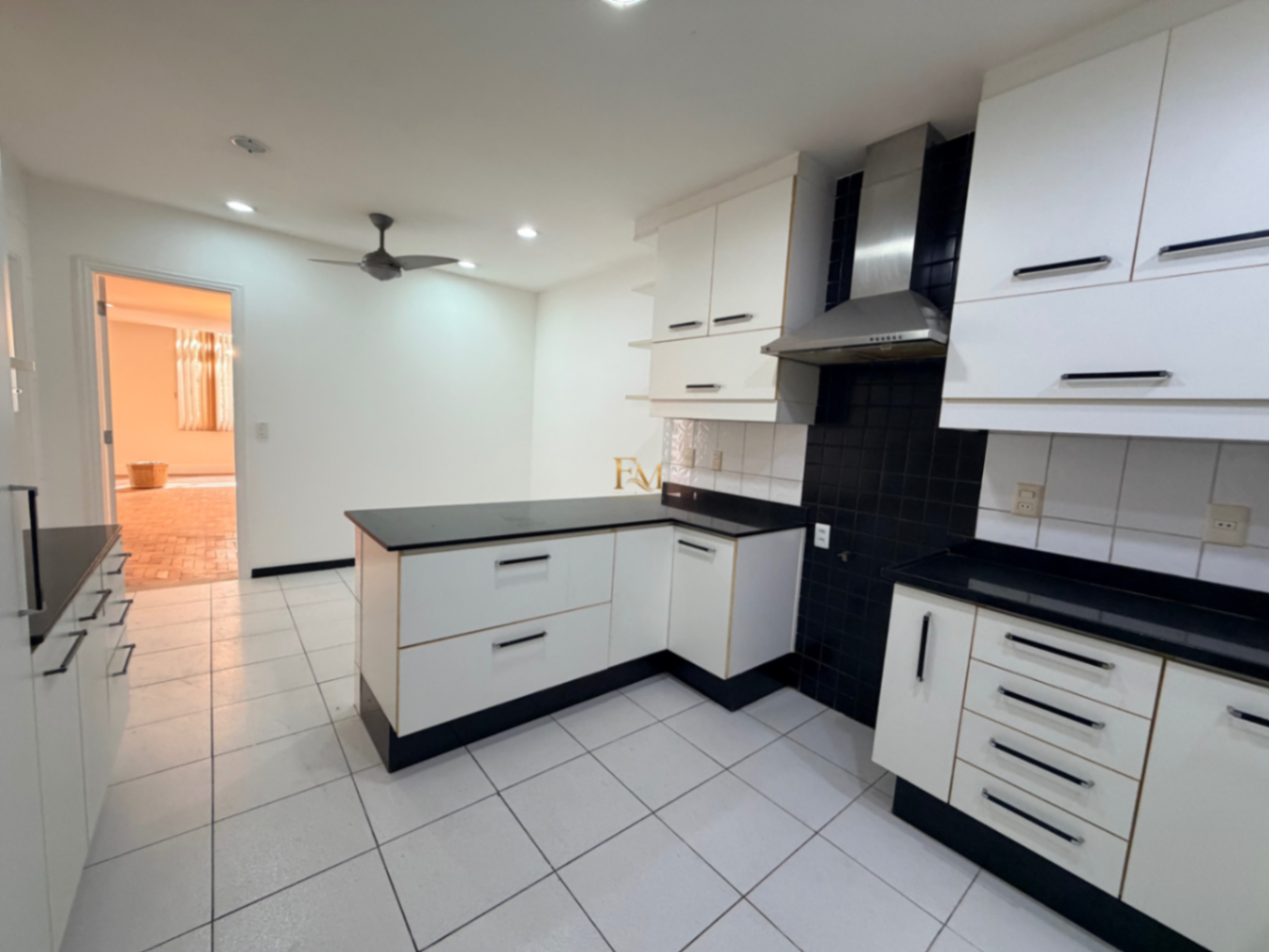 Apartamento à venda com amplitude, design, 4 quartos, e 2 vagas a 350m da praia em Copacabana posto — foto 17