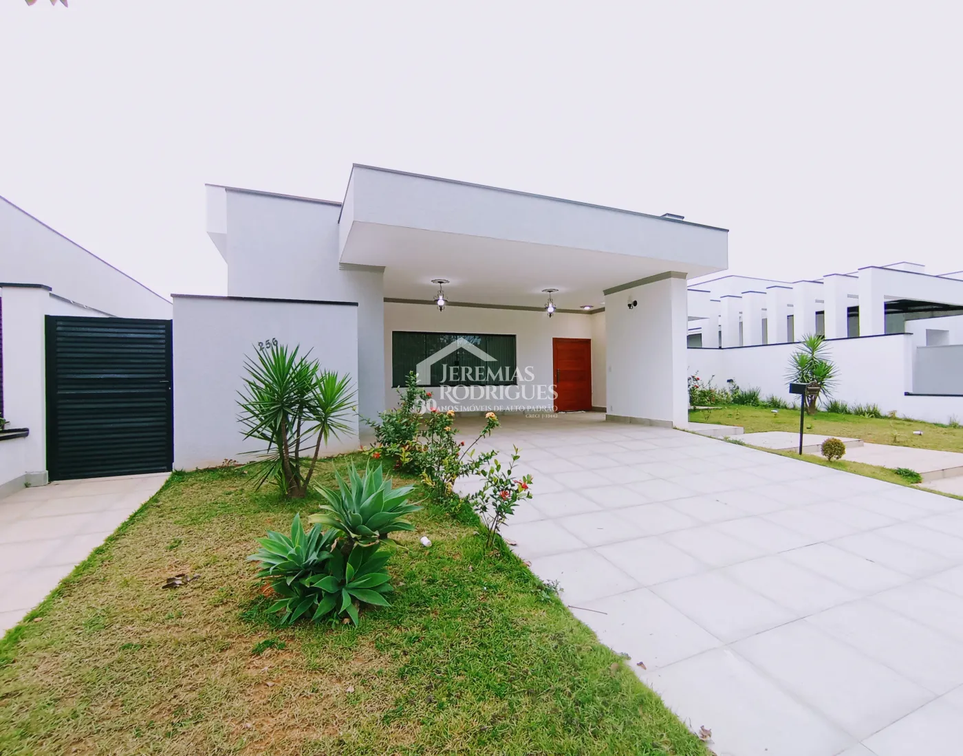 Casa para venda e locação com 3 dormitórios, no Condomínio Colonial Village II em Pindamonhangaba/SP