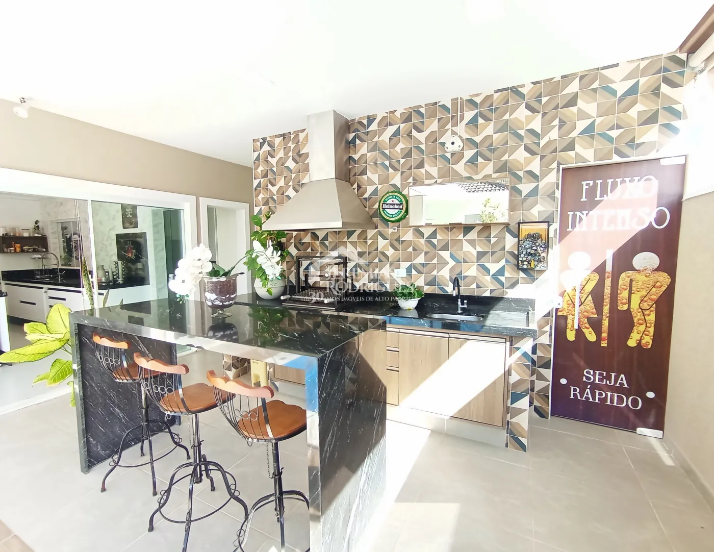 Casa à venda com 4 suítes no Condomínio Altos da Serra VI em São José dos Campos/SP