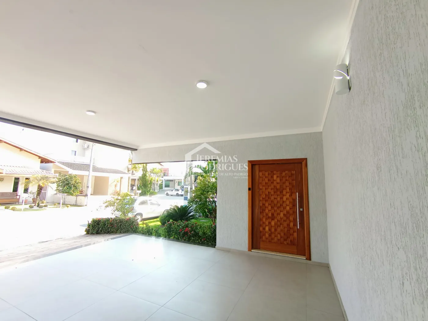 Casa para venda e locação com 3 dormitórios, no Condomínio Campos do Conde II em Tremembé/SP.