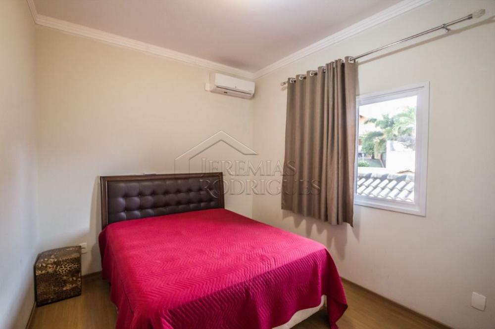 Casa à venda no Condomínio Colonial Village I em Pindamonhangaba/SP