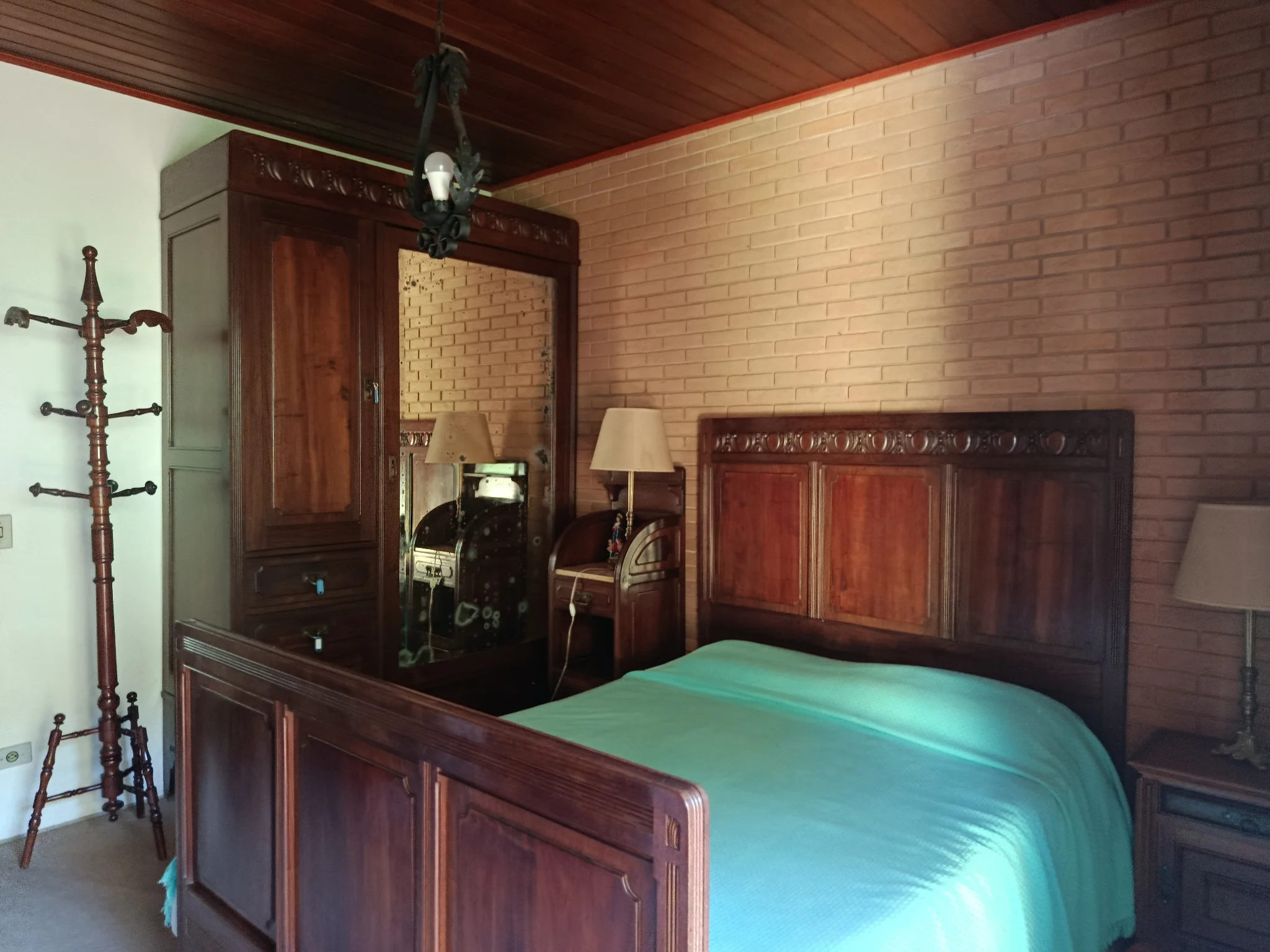 Casa à venda com 4 suítes no Alto do Capivari em Campos do Jordão/SP.