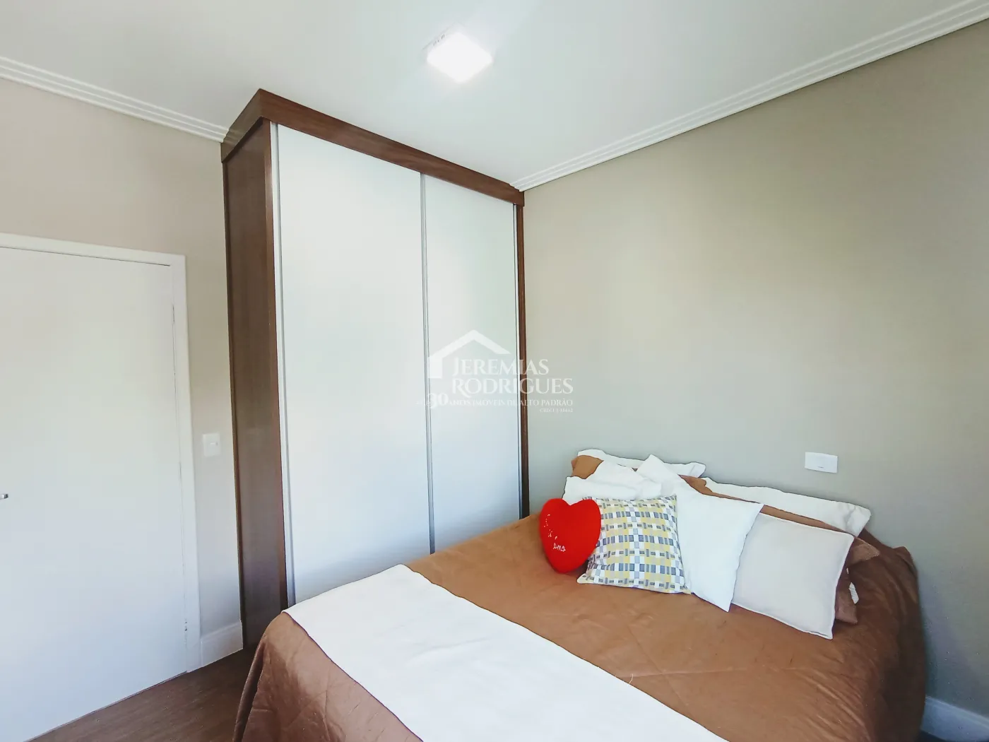 Casa à venda com 4 suítes no Condomínio Altos da Serra VI em São José dos Campos/SP