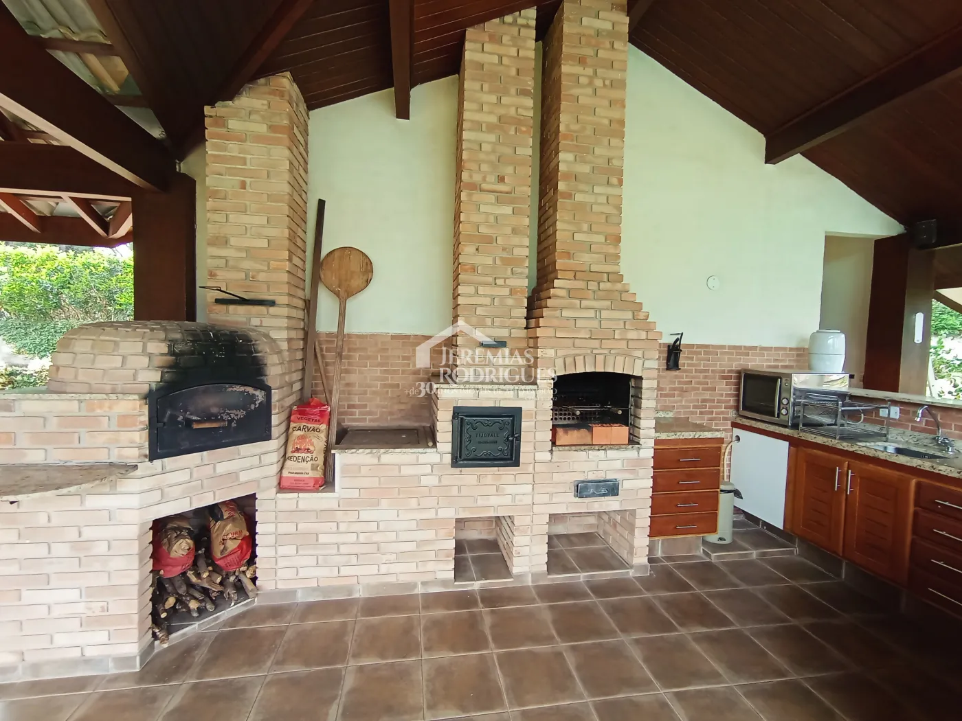 Casa à venda com 3 dormitórios no Condomínio Chácaras Cataguá em Taubaté/SP