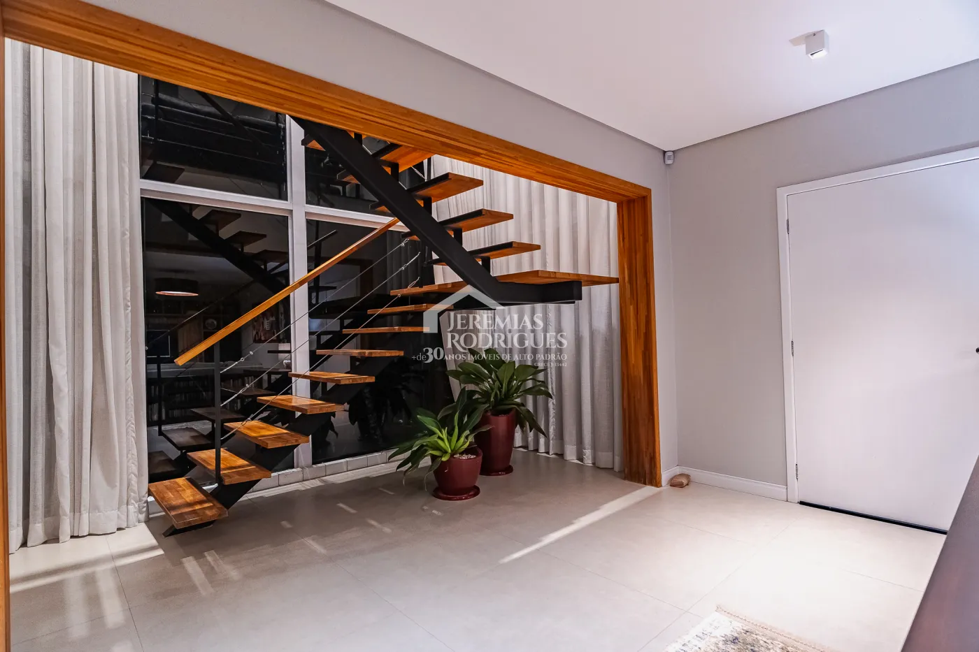 Casa com 4 dormitórios à venda, 330 m² - Parque da Mantiqueira - Santo Antônio do Pinhal/SP