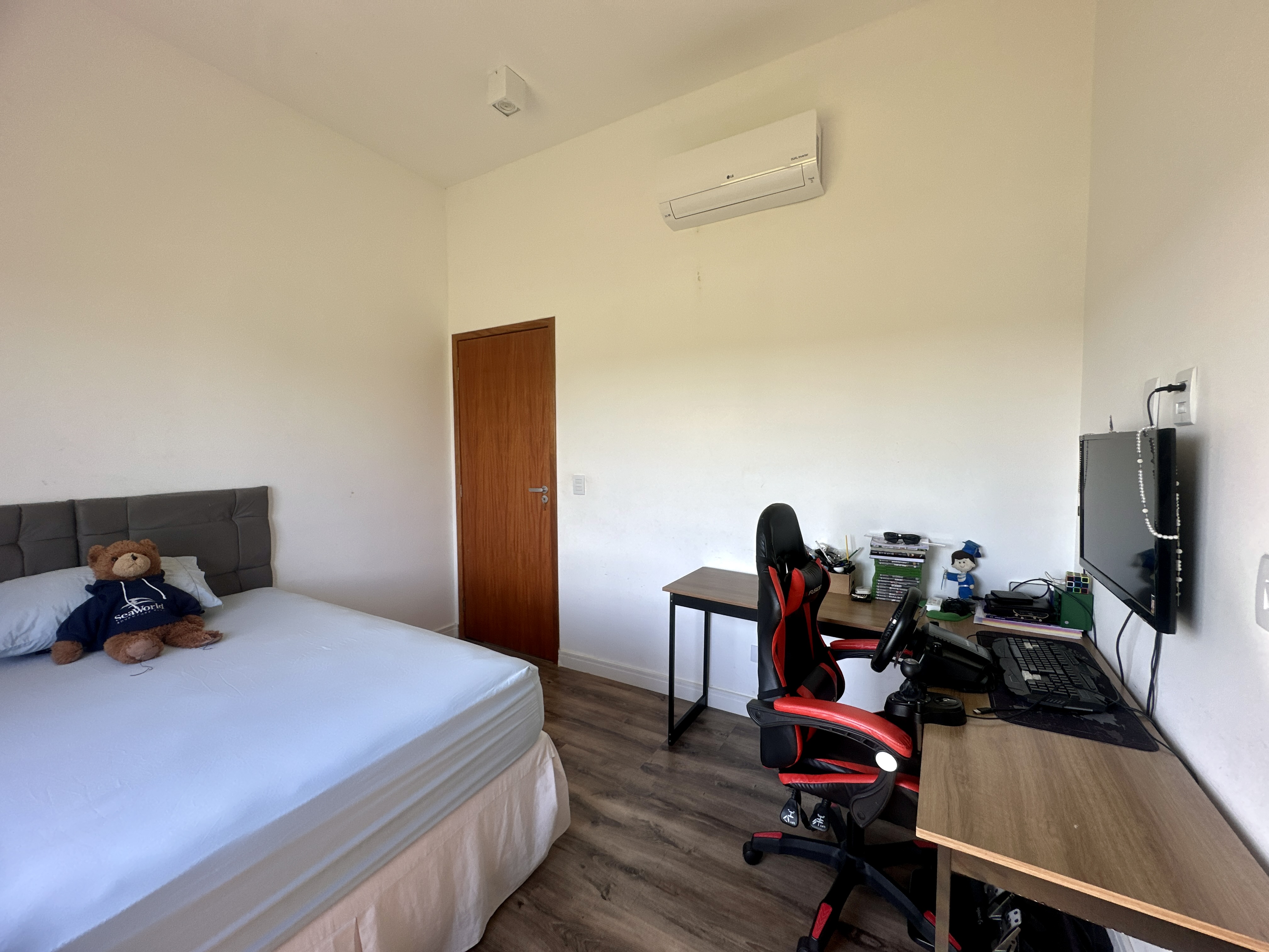 Casa à venda com 4 dormitórios no Condomínio Bella Vitta em Caçapava/SP.