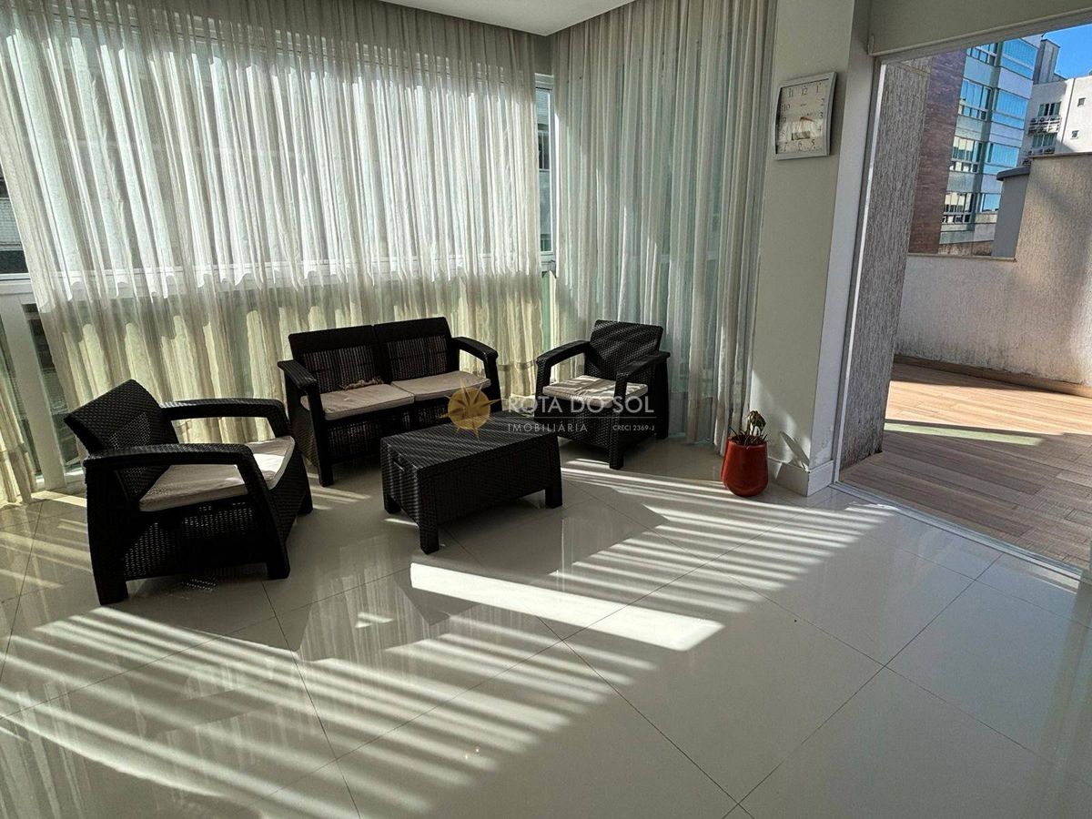 Residencial Salinas Apartamento Quadra Mar 4 Suítes em Meia Praia Itapema SC