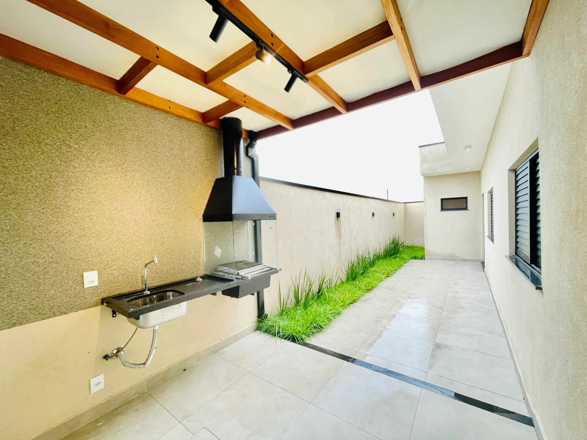 Casa à venda com 3 dormitórios no Condomínio Bosque da Imperatriz em Pindamonhangaba/SP. 