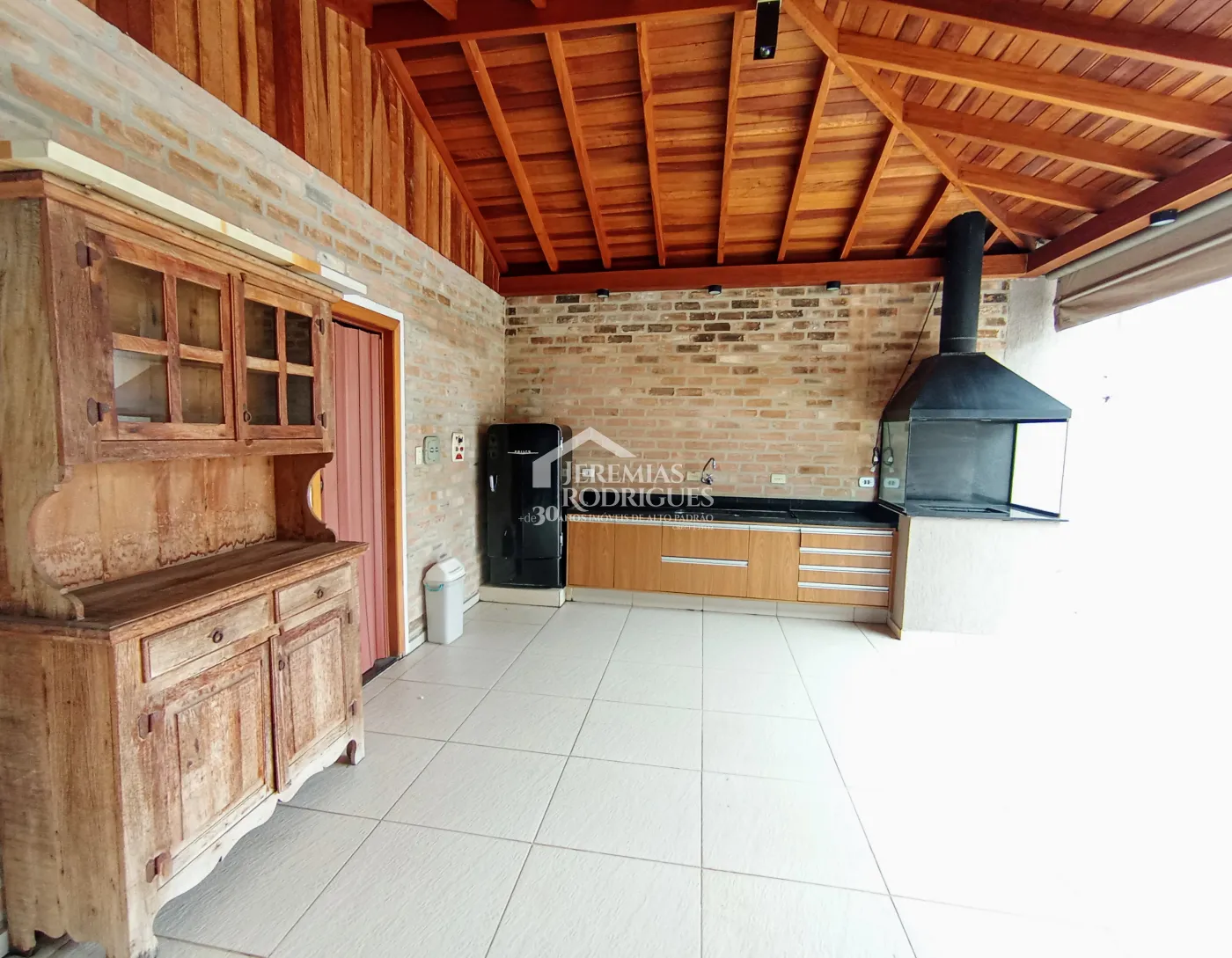 Casa para venda e locação com 3 dormitórios no Condomínio Taubaté Village em Taubaté/SP