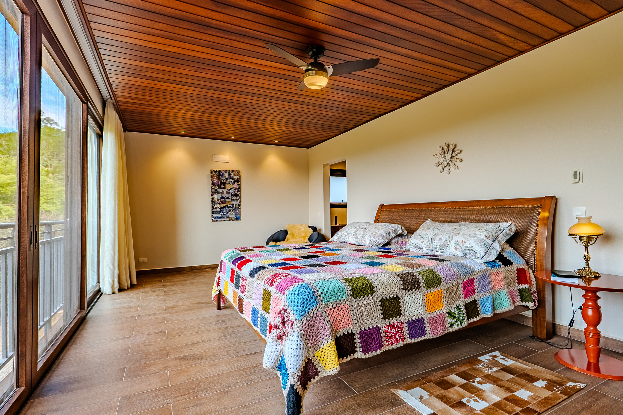 Casa à venda com com 5 suítes no Condomínio Country Club em Santo Antônio do Pinhal/SP. 