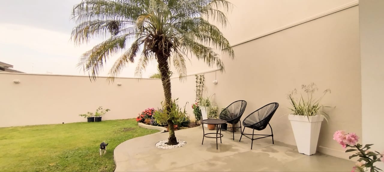 Casa à venda com 3 dormitórios no Condomínio Floradas da Serra em São José dos Campos/SP.