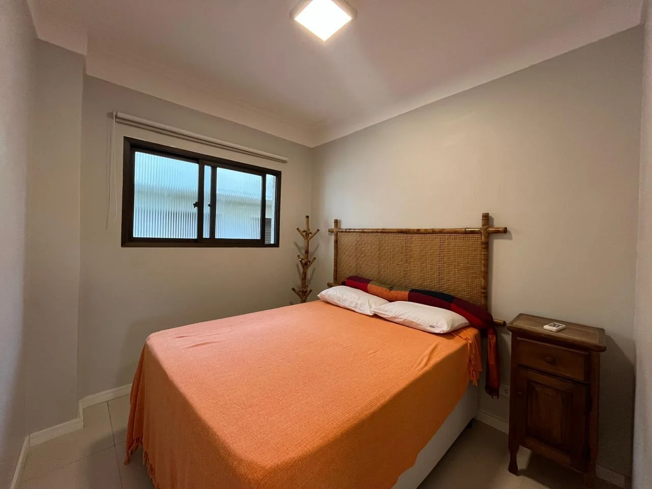 Apartamento à venda com 4 dormitórios, 260 m² no Edifício Recanto dos Nobres em Ubatuba/SP. 