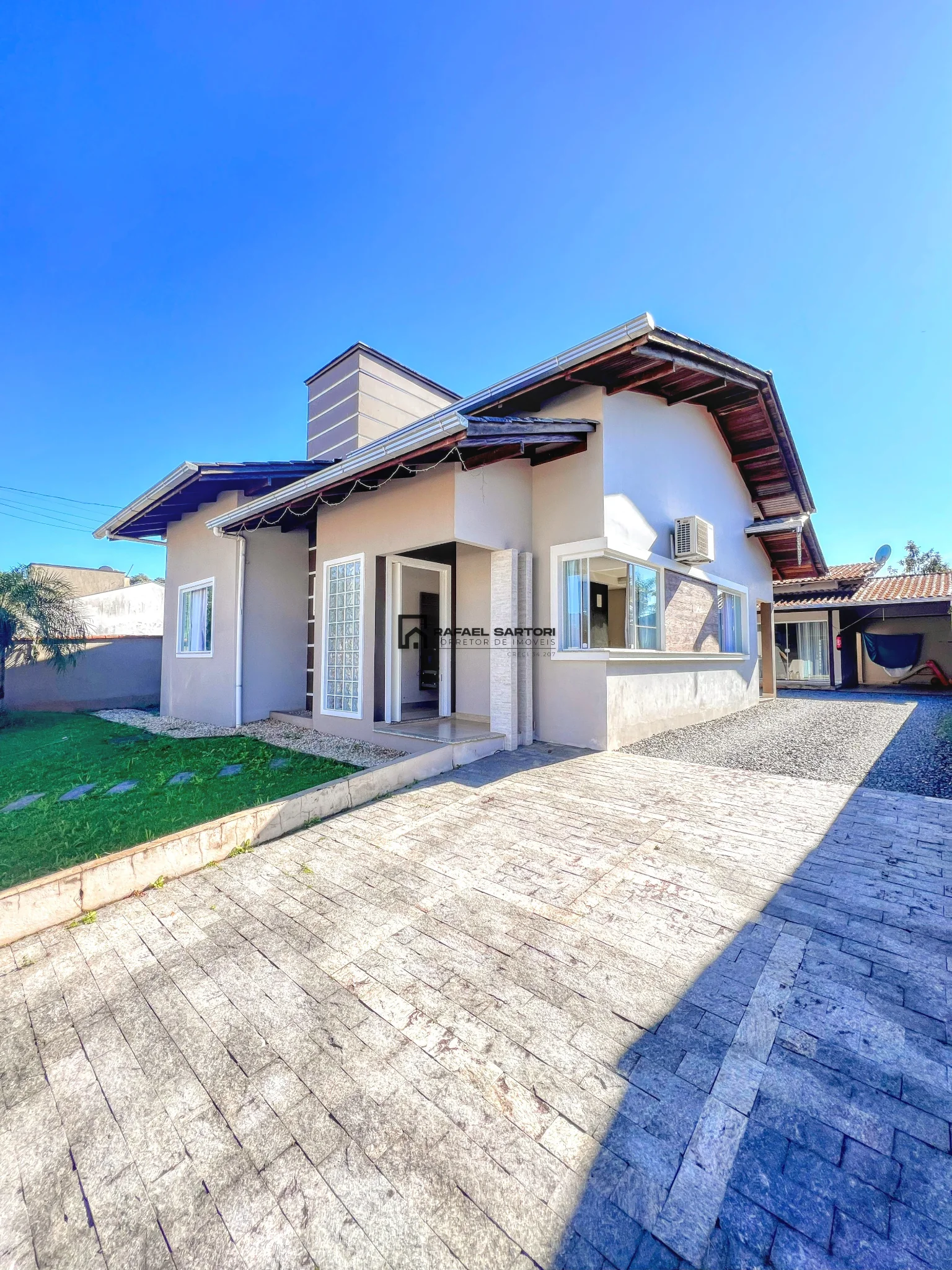 CASA TÉRREA NO BAIRRO NEREU RAMOS