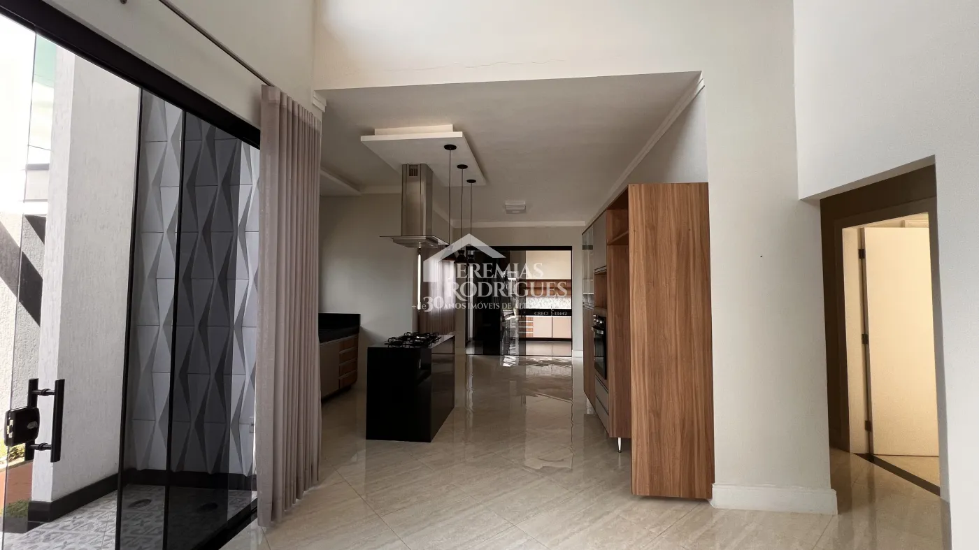 Casa à venda com 3 dormitórios no Condomínio Campos do Conde II em Tremembé/SP.