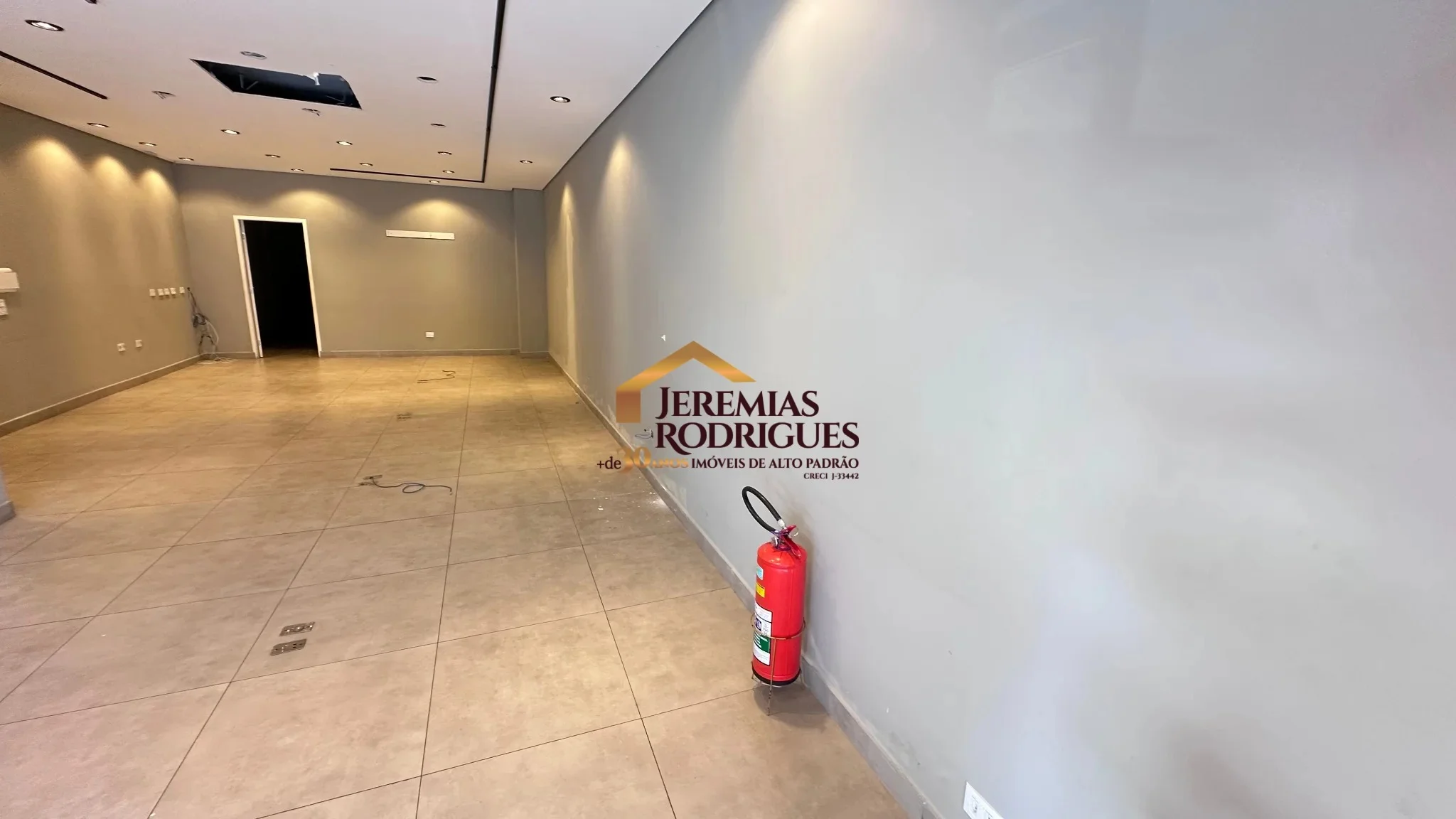 Ponto comercial para locação no Centro em Pindamonhangaba/SP. — foto 15