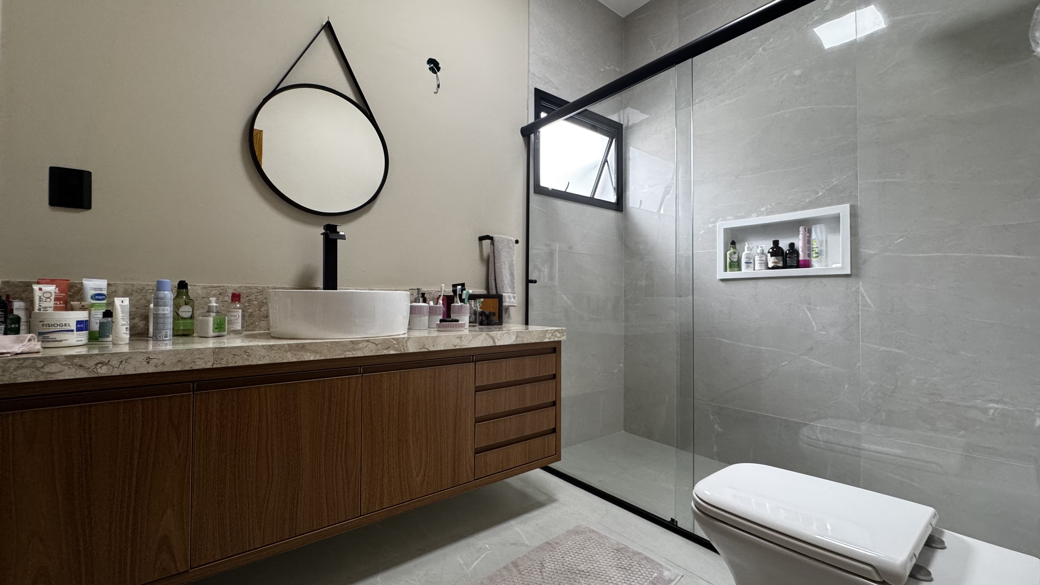 Casa à venda com 3 dormitórios no Condomínio Reserva Bonsucesso em Pindamonhangaba/SP.