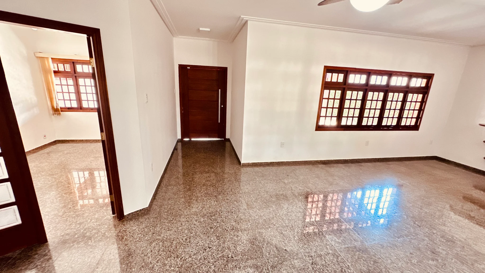 Casa com 6 dormitórios para locação no Condomínio Village Paineiras em Pindamonhangaba/SP
