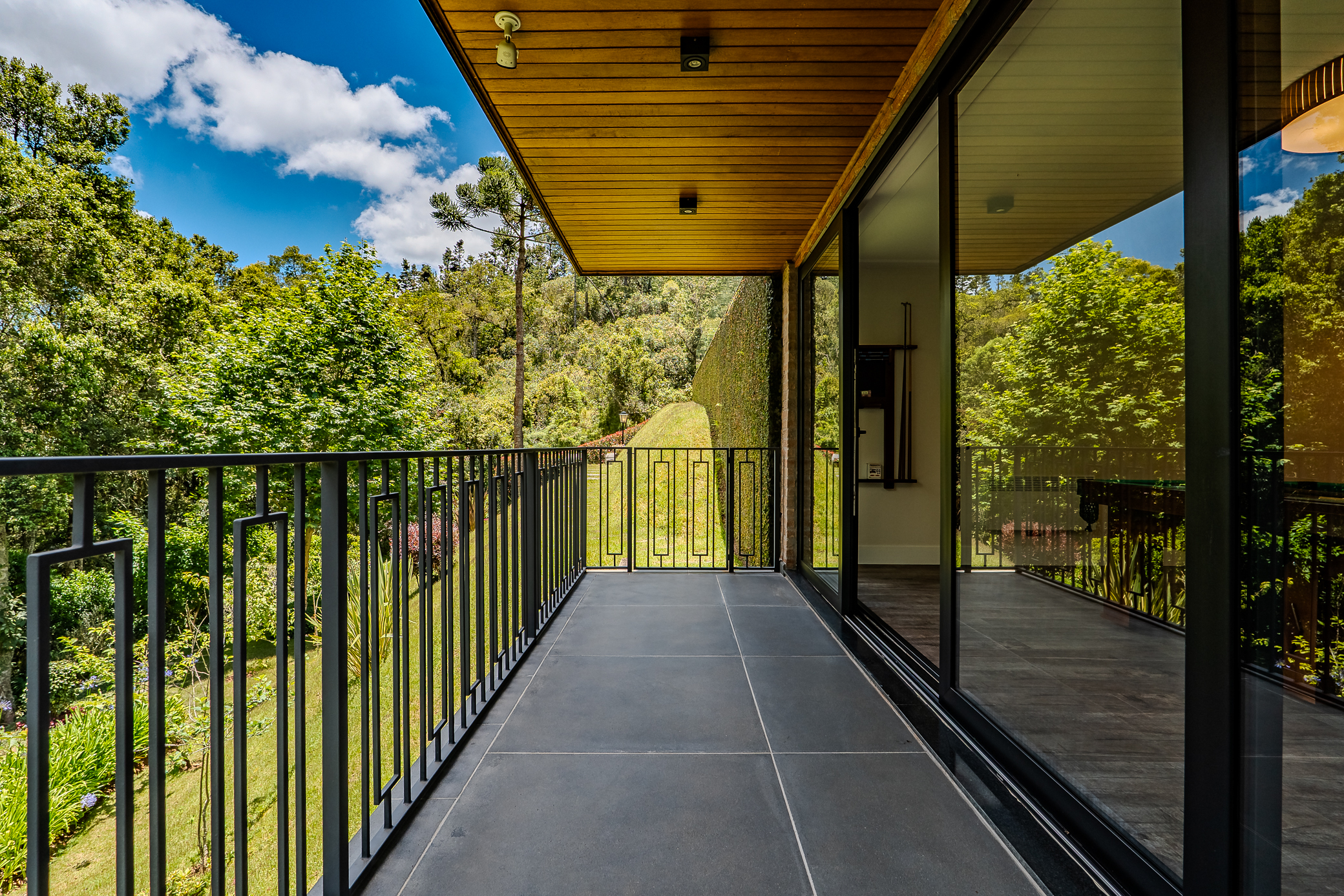 Mansão à venda com 5 suítes no Condomínio Reserva Figueiredo em Campos do Jordão/SP. 