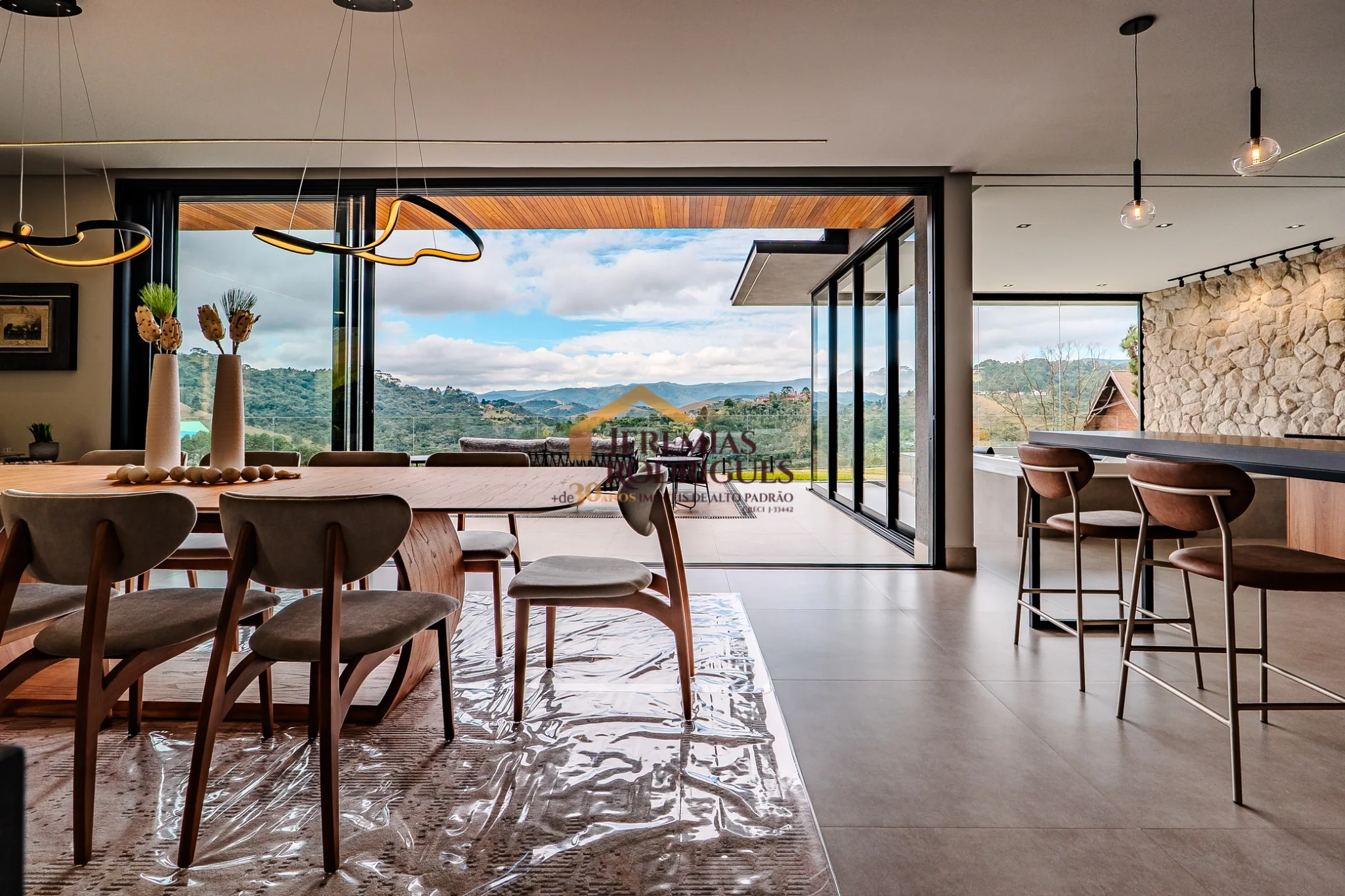 Casa à venda no Condomínio Iporanga em Campos do Jordão/SP.
