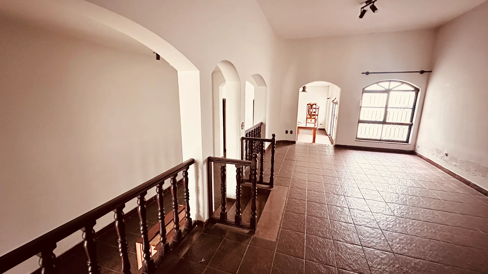 Casa com 3 suítes para venda e locação no bairro Jardim Boa Vista em Pindamonhangaba/SP 