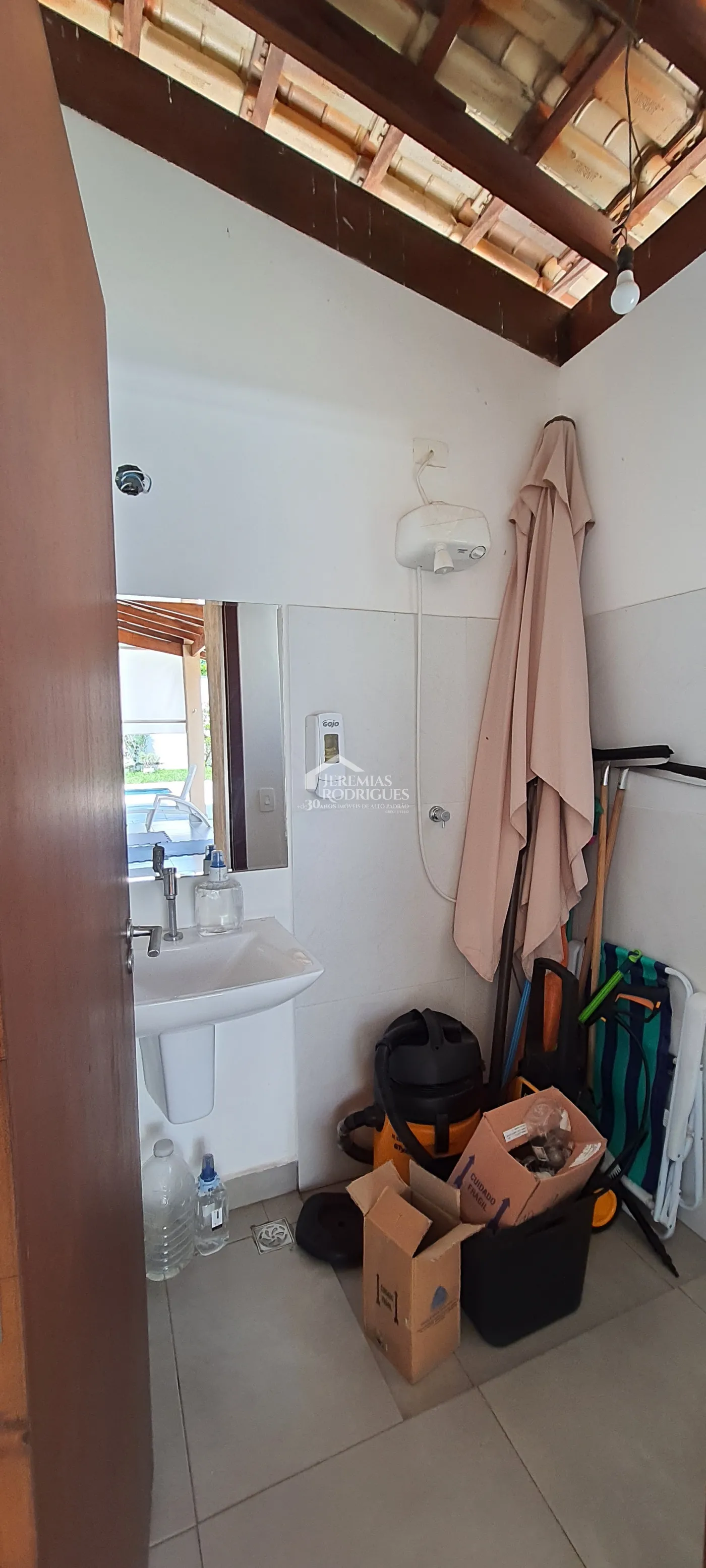 Casa com 3 suítes para venda no Condomínio Campos Do Conde II Versailles em Tremembé/SP