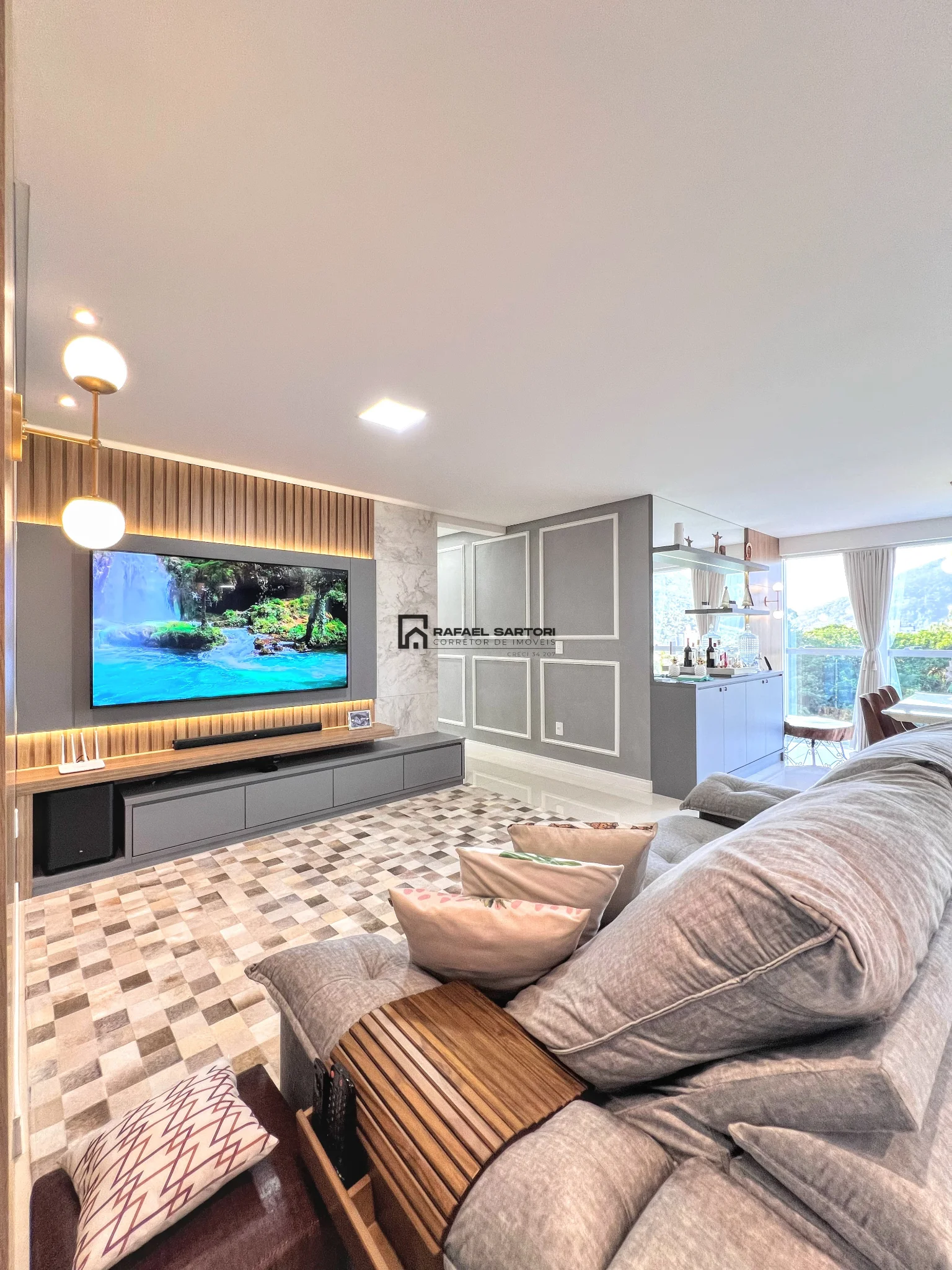 APARTAMENTO NO CENTRO COM 03 SUÍTES