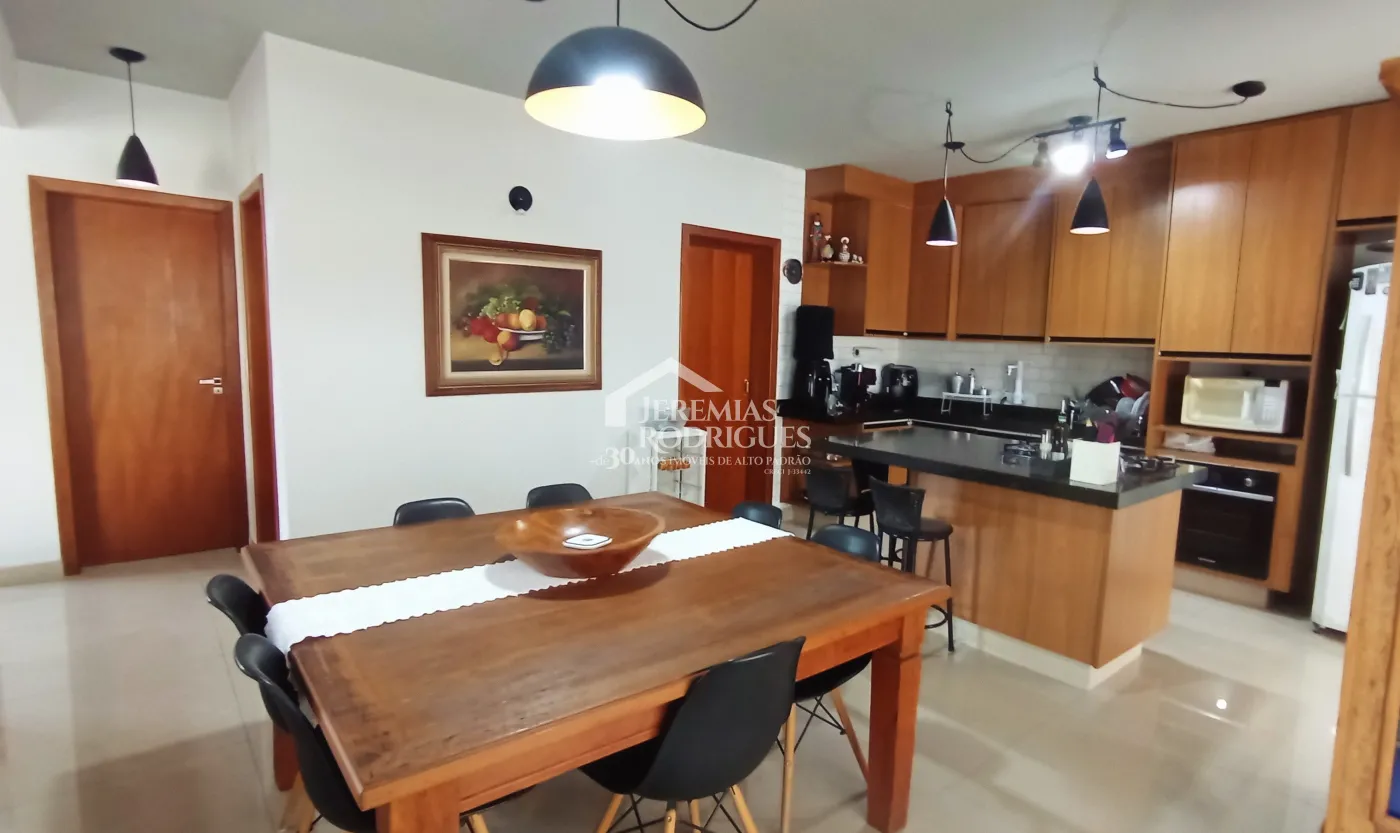 Casa à venda com 3 suítes no Condomínio Moema Ville em Pindamonhangaba/SP.