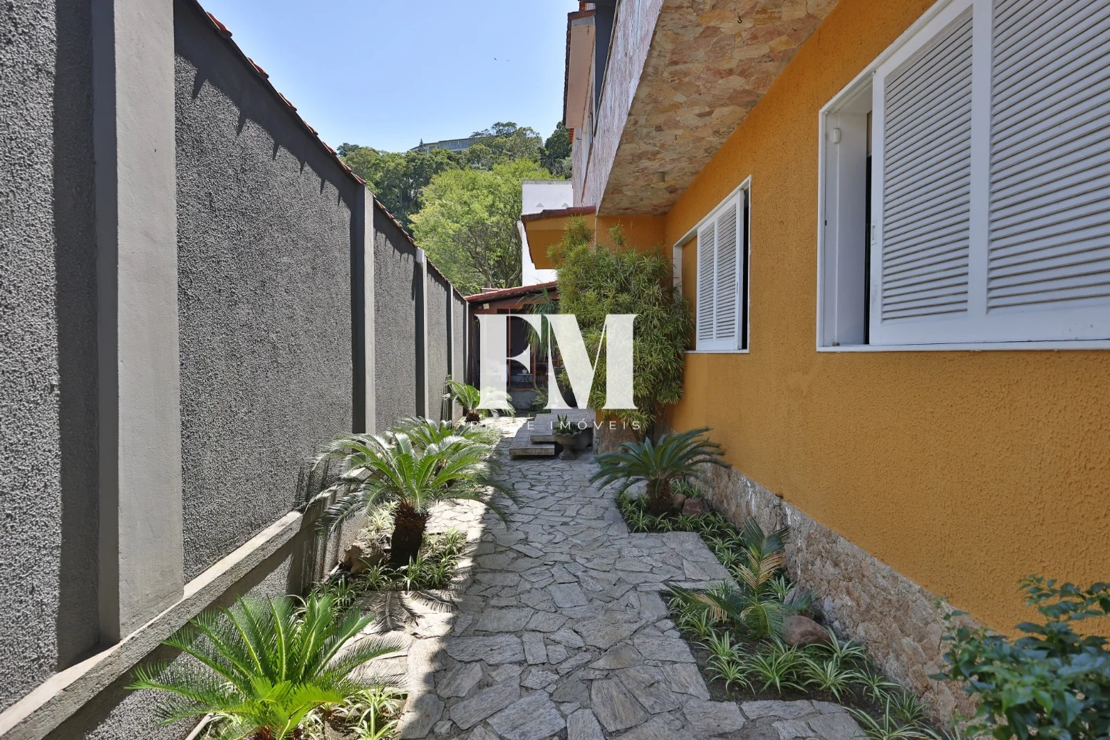 Santa Teresa | 6 Quartos (3 Suítes) | 1.100m² de Terreno com Piscina e Vista para a Natureza - foto 49