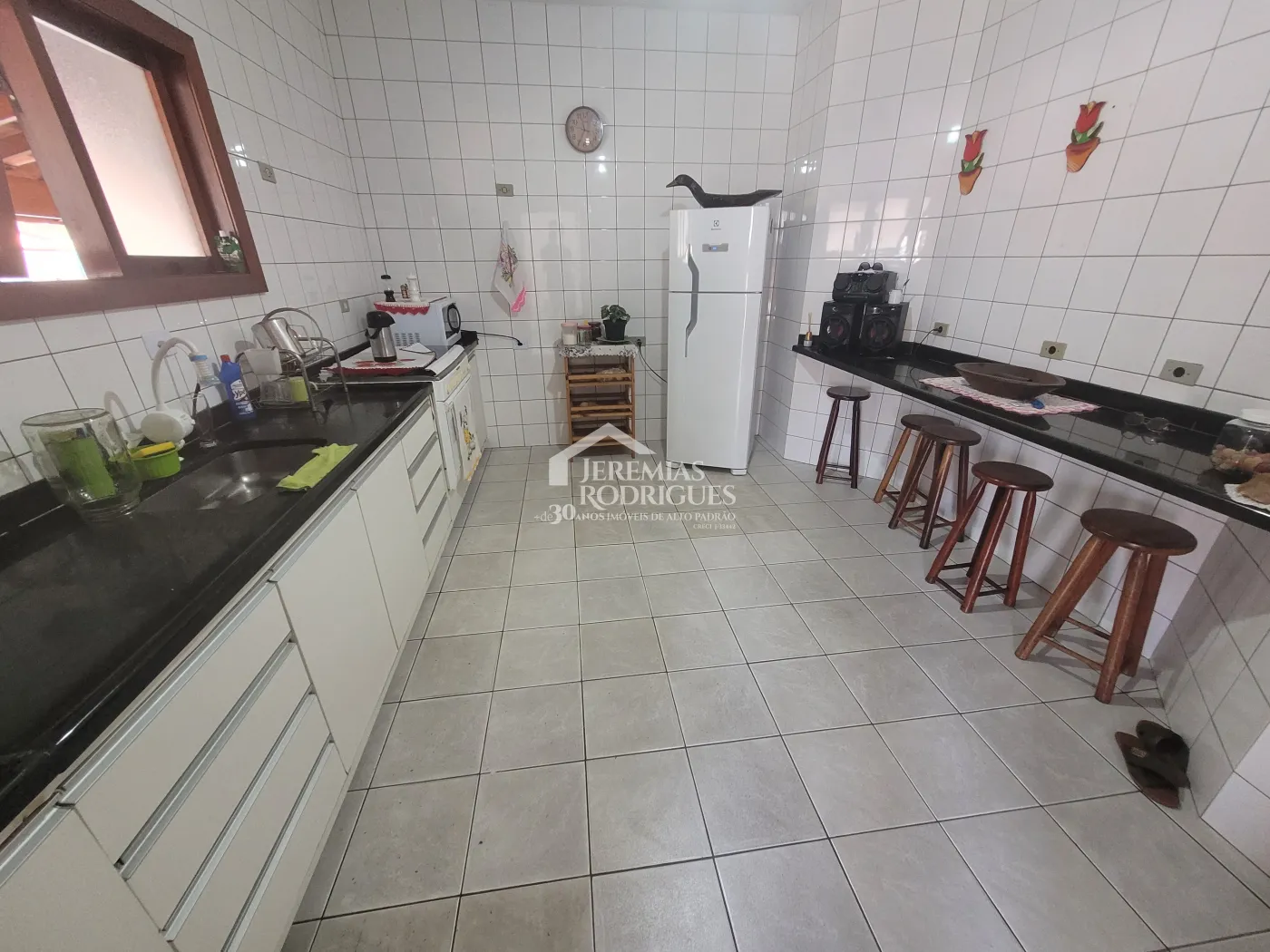 Casa para venda e locação com 3 dormitórios no Parque São Domingos em Pindamonhangaba/SP.